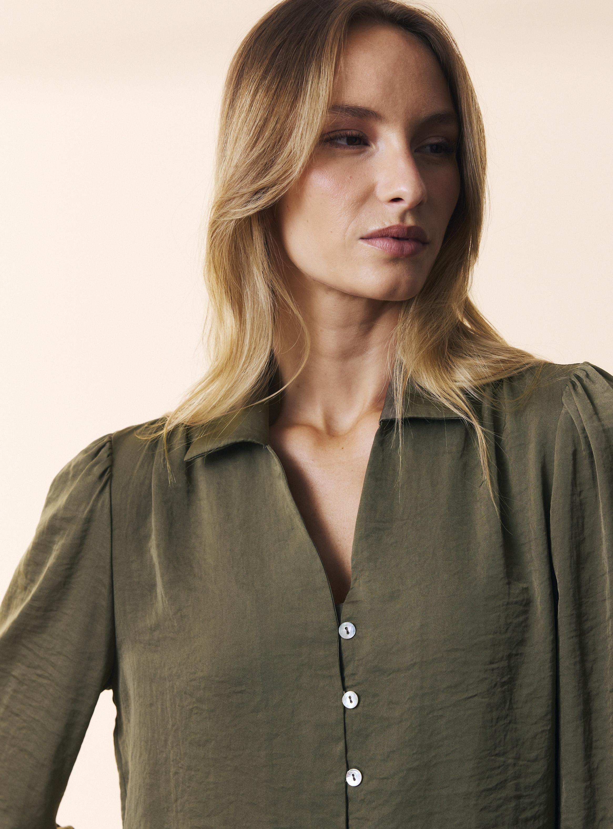 Blusa Cuello Camisero Satinada-2