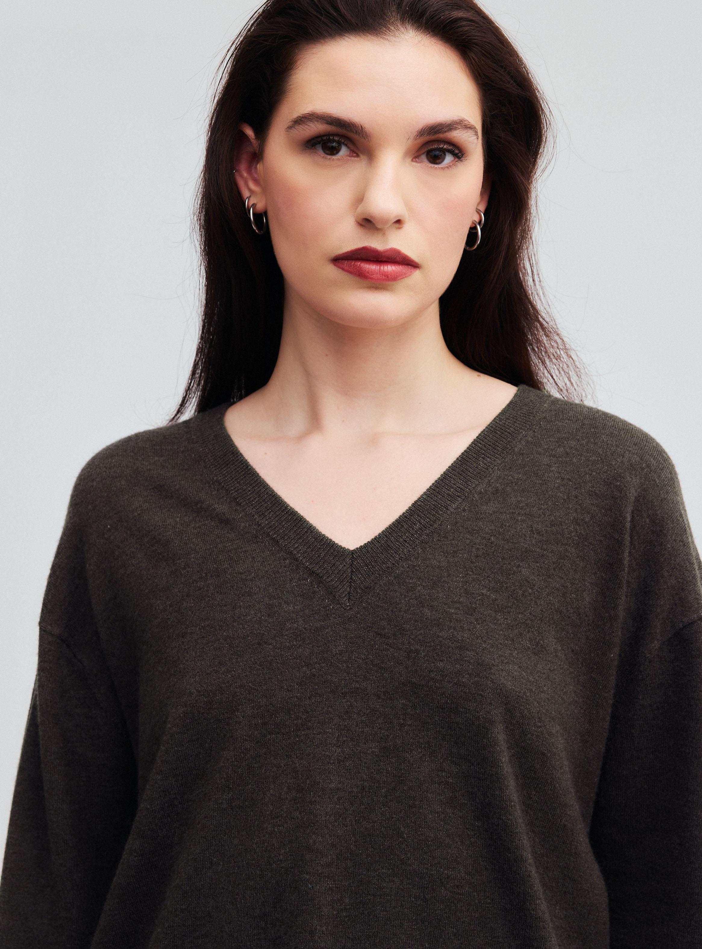 Sweater Cuello V con Encaje Abajo-2