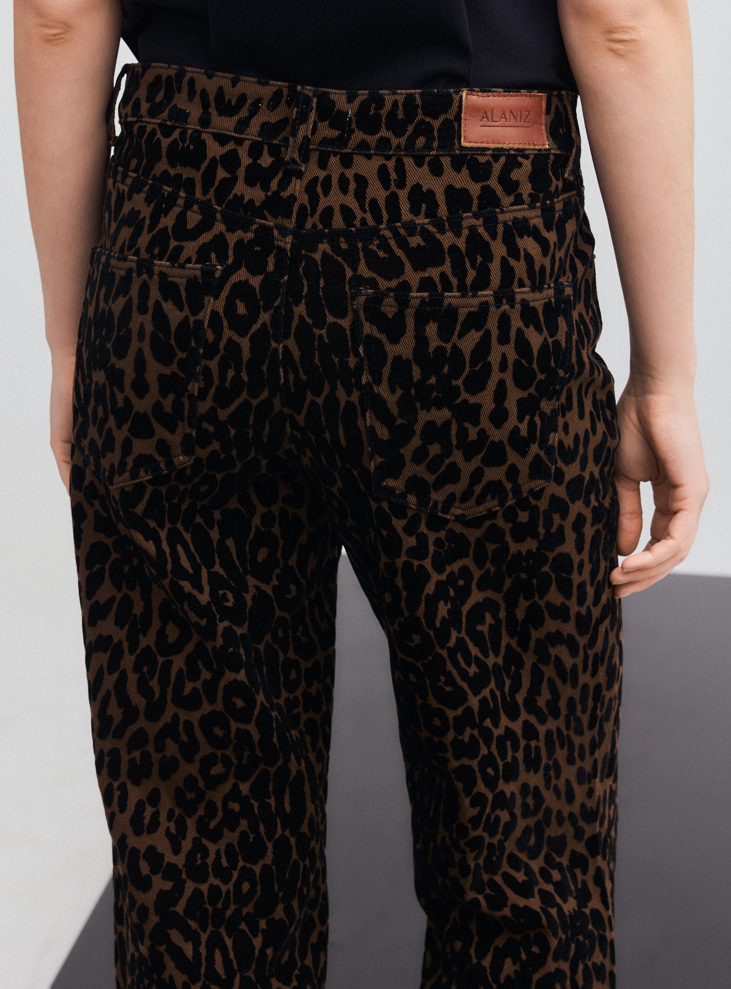 Jeans Straight Estampado Animal Print con Acabado Flock-3