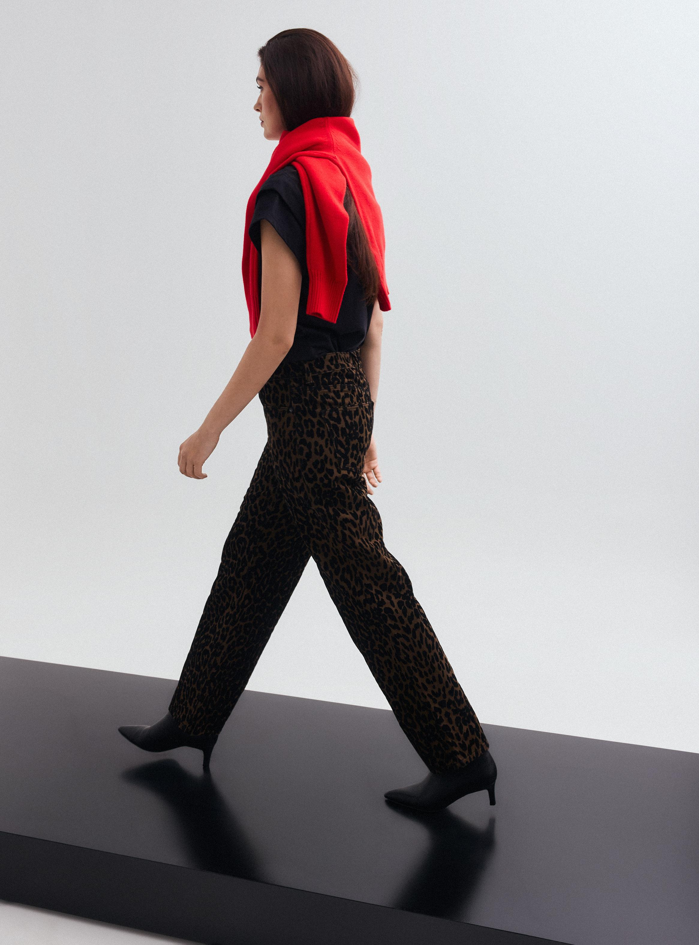 Jeans Straight Estampado Animal Print con Acabado Flock-5