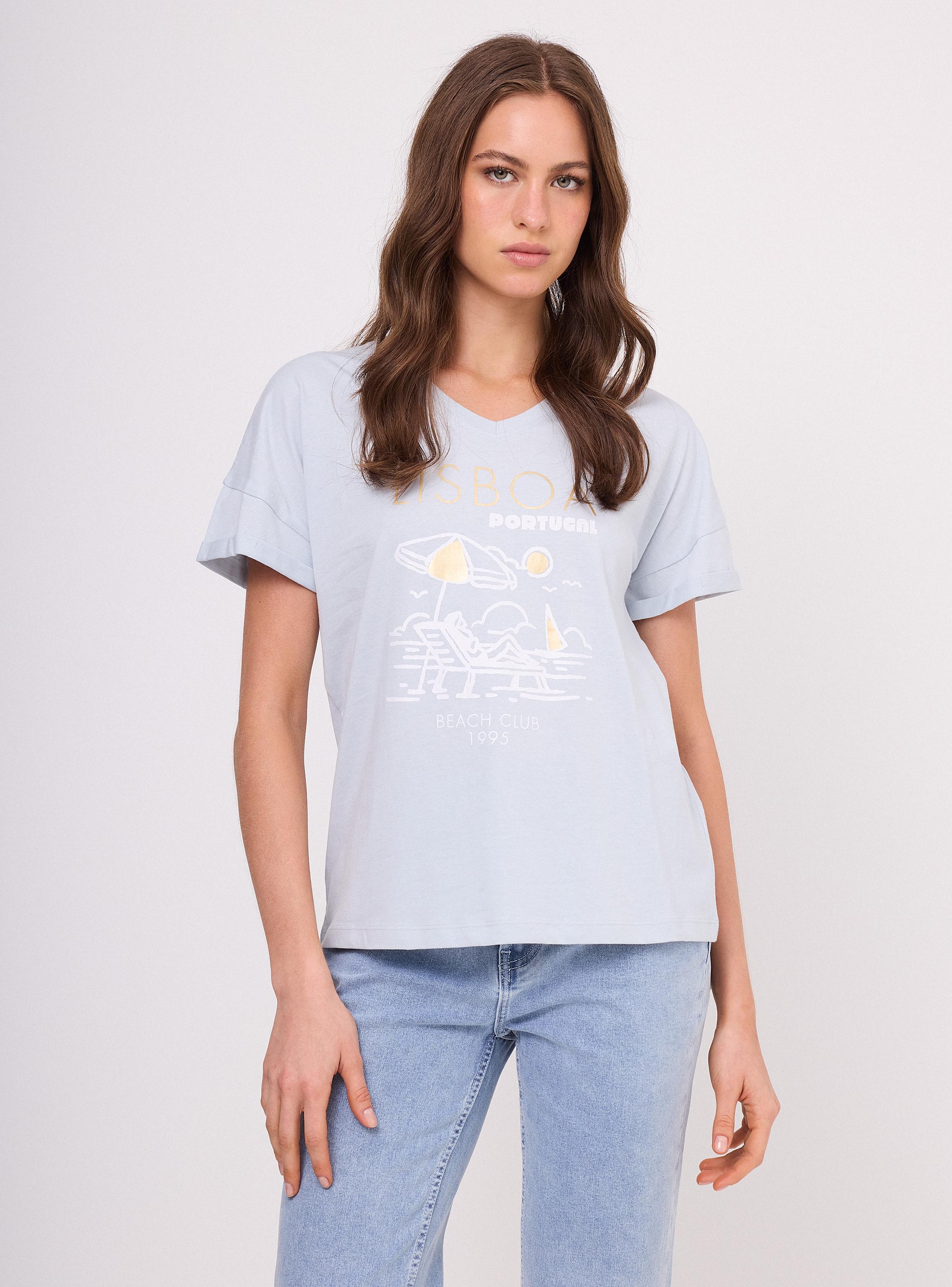 Polera Estampado Gráfico Manga Corta Cuello V Regular-0