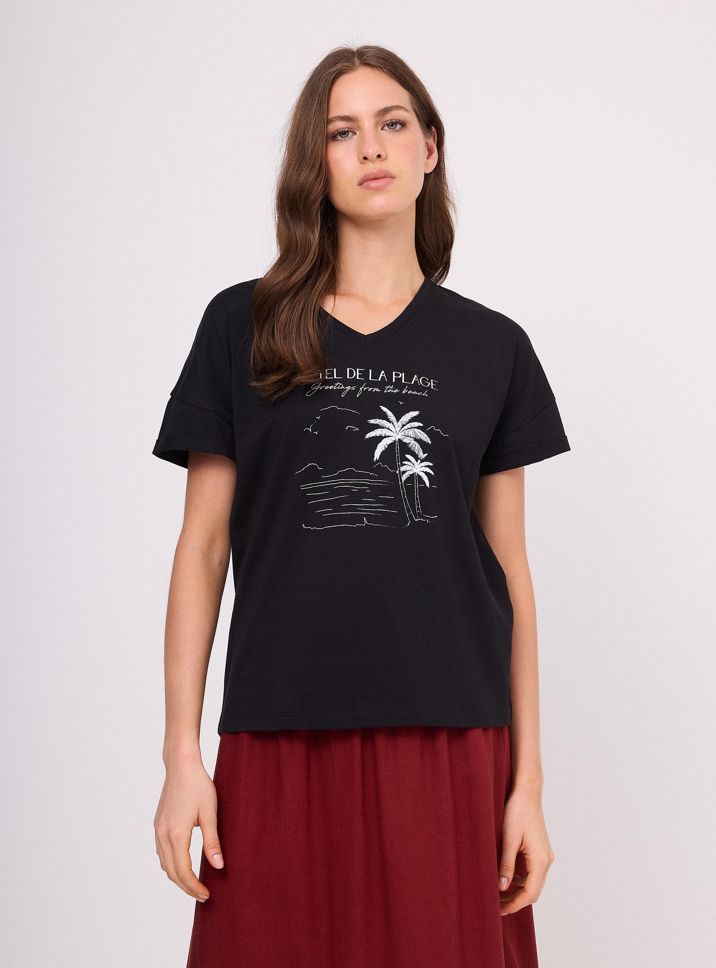 Polera Estampado Gráfico Manga Corta Cuello V Regular-0