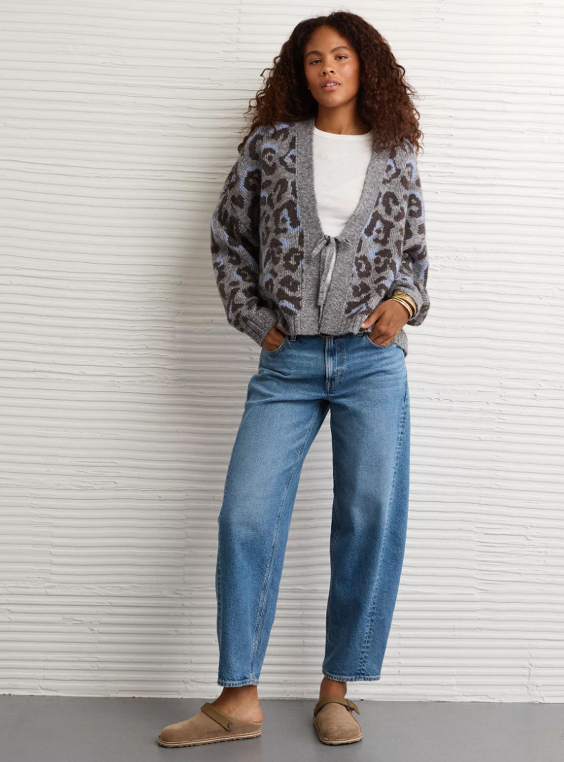 Cárdigan Ae Whoa So Soft Amarra en el Frente-2