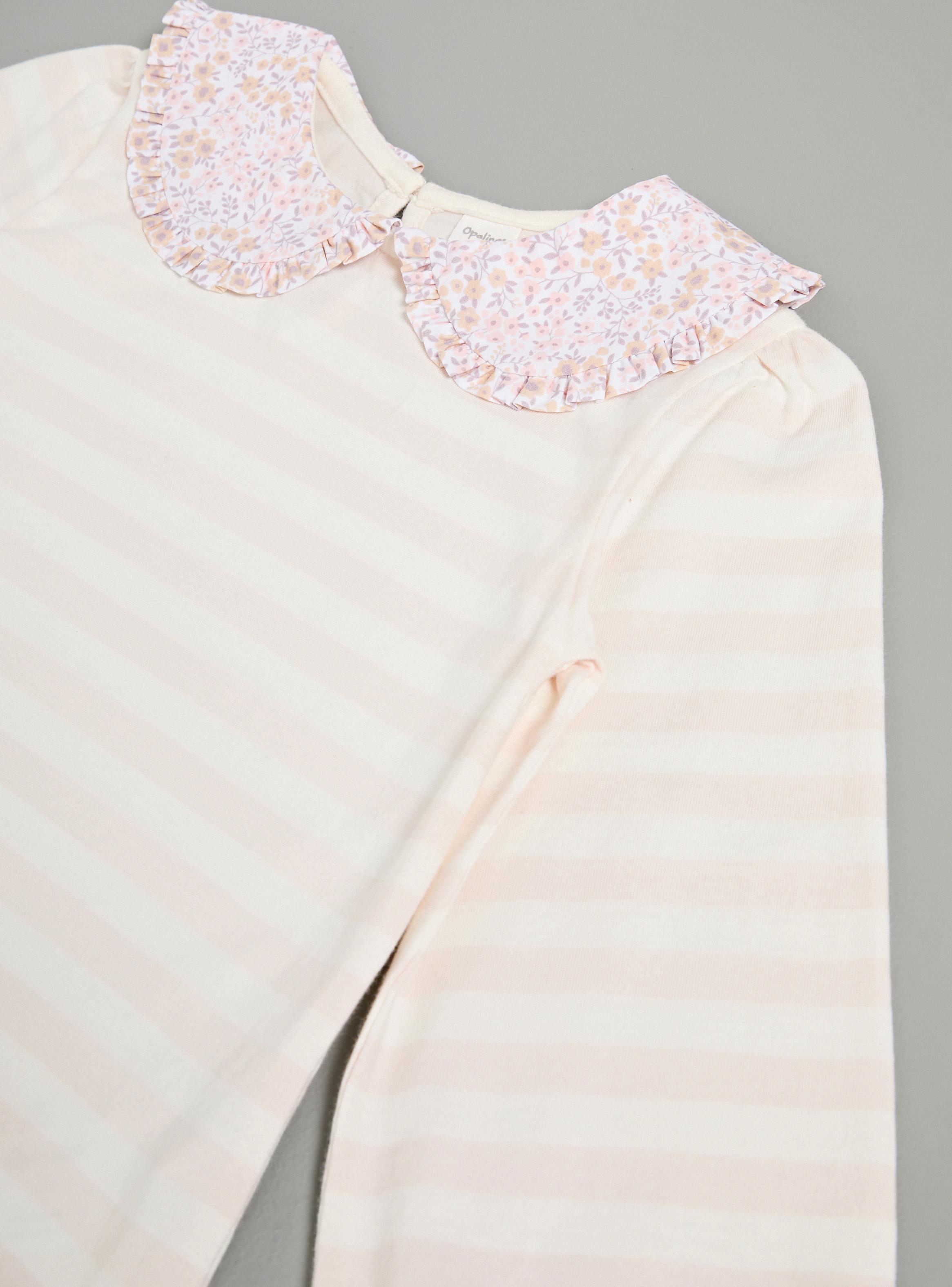 Polera Diseño Rayas con Estampado Floral en Cuello-3