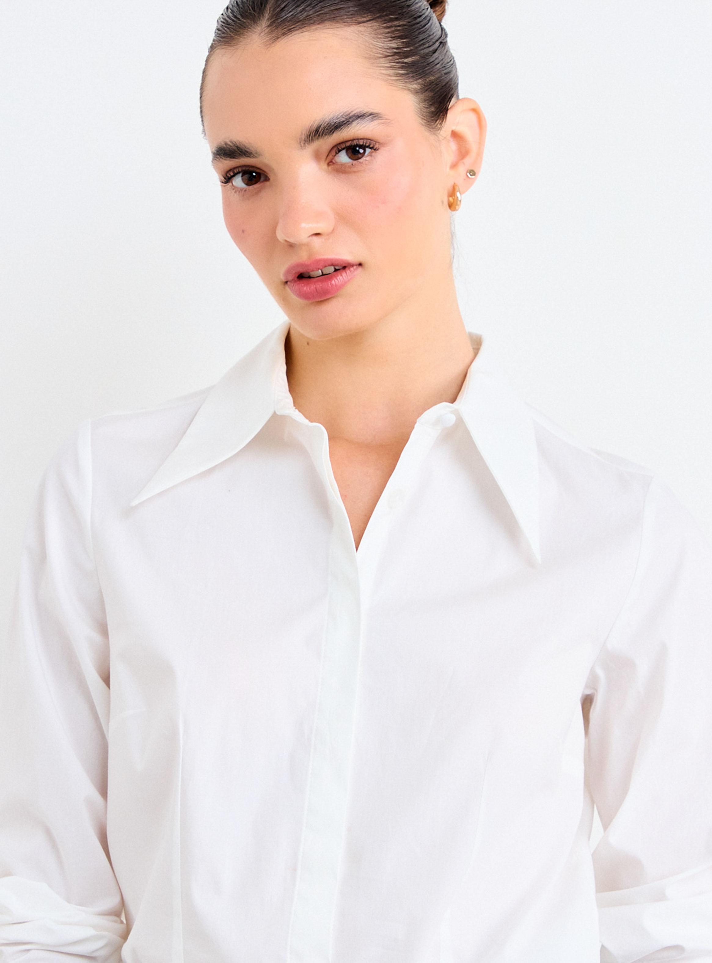 Blusa Lisa con Botón Cuello V Regular-3