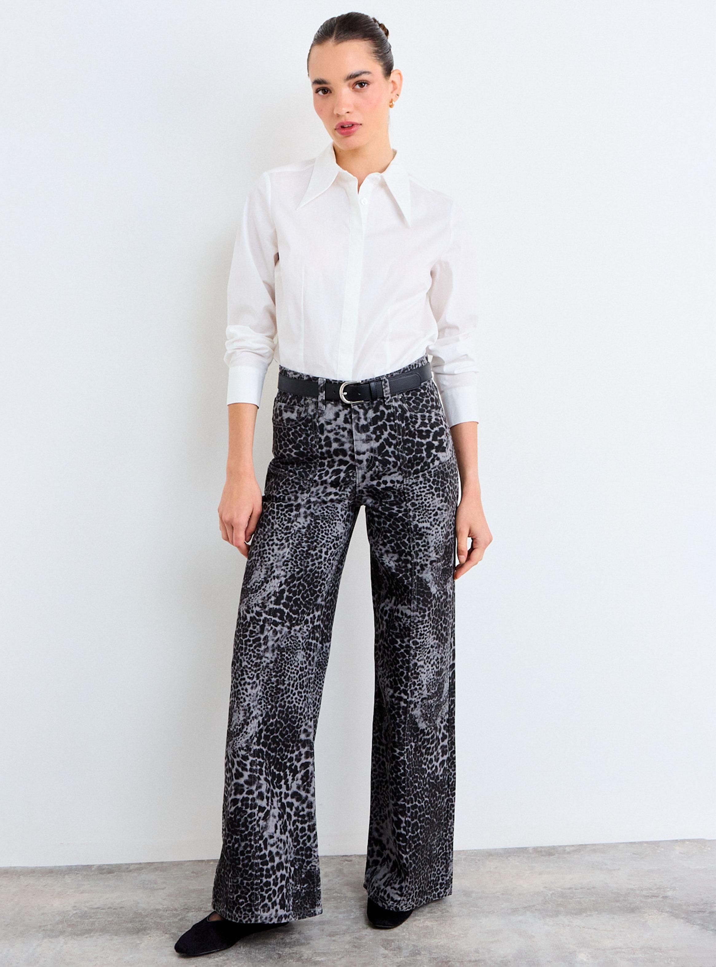 Blusa Lisa con Botón Cuello V Regular-4