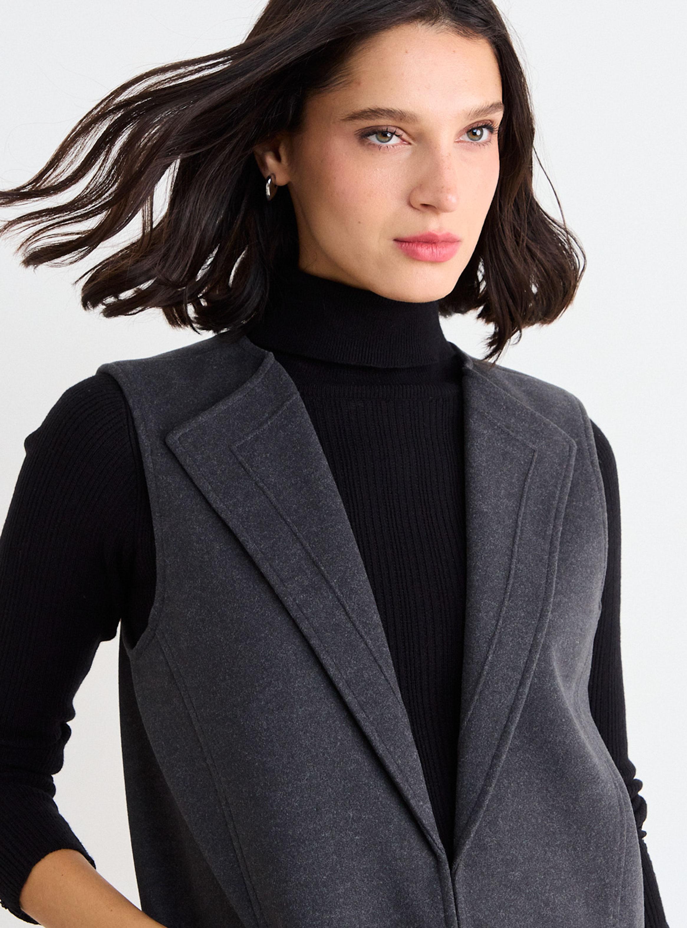Abrigo Chaquetón Liso con Cuello V-3