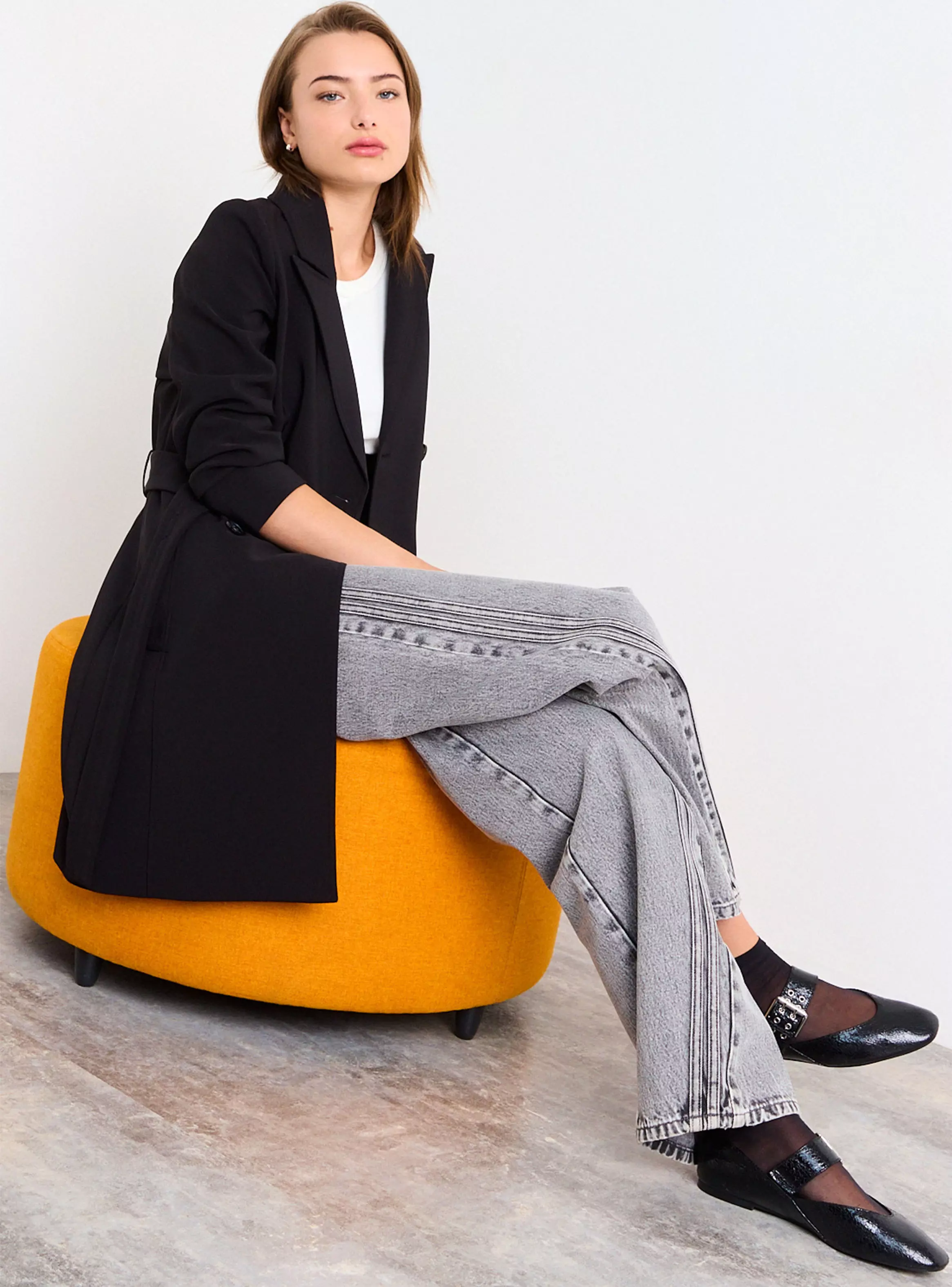 Trench Entallado con Cinturón y Doble Botonadura-4