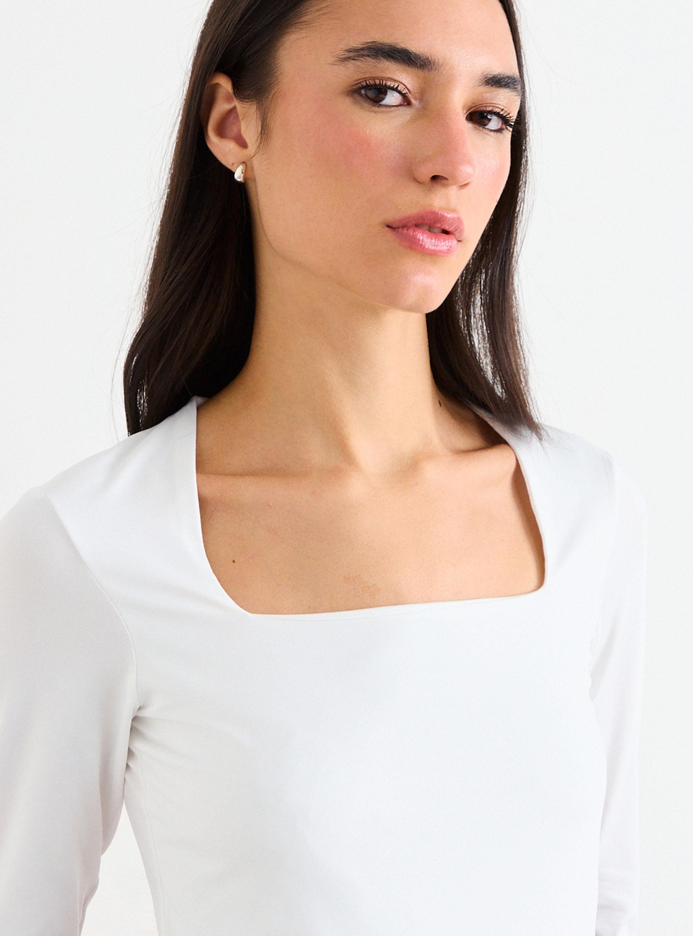 Polera de Suplex Manga Larga y Escote Cuadrado-3