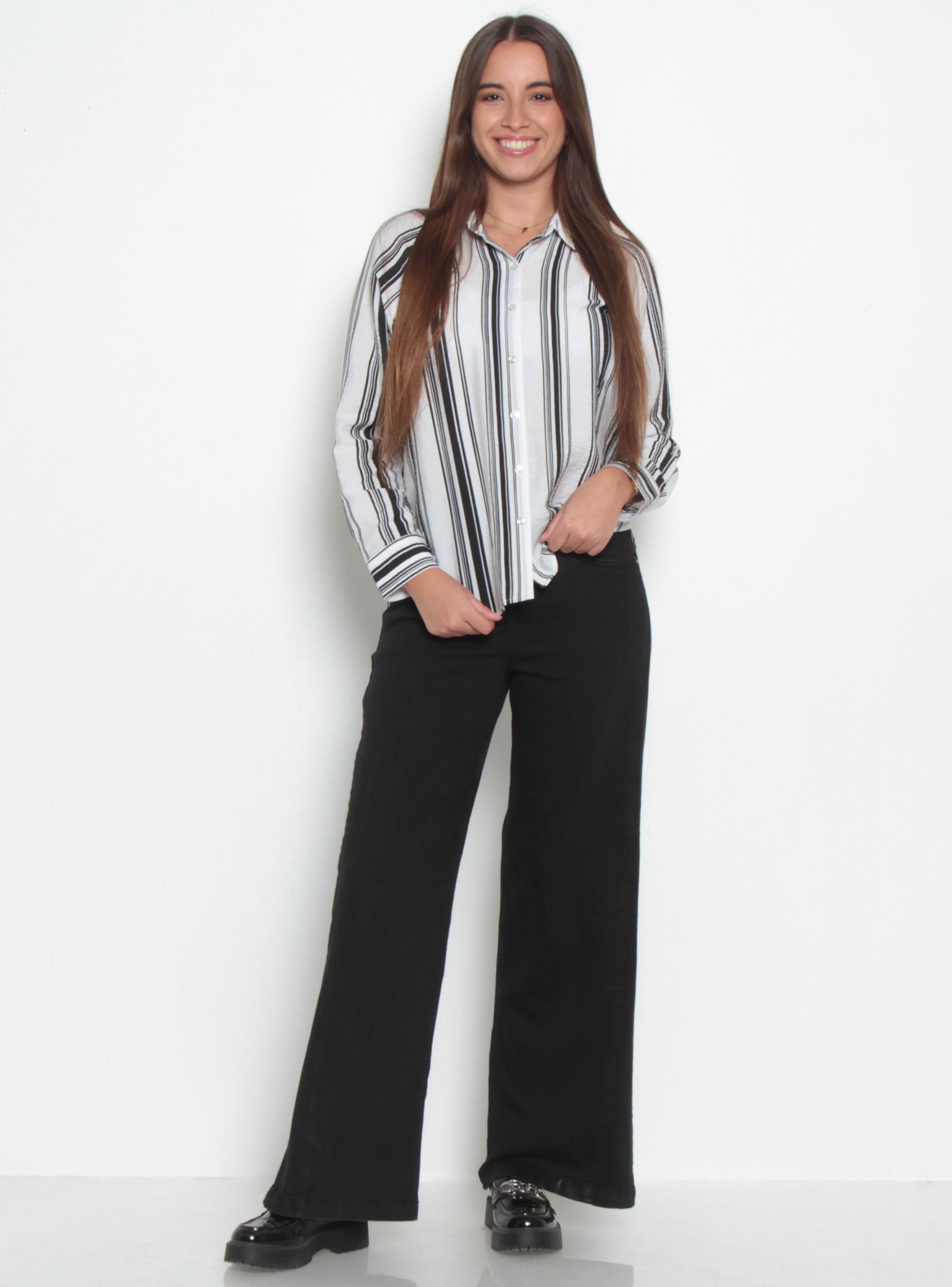 Blusa Listada Manga Larga Abotonada en Delantero-3