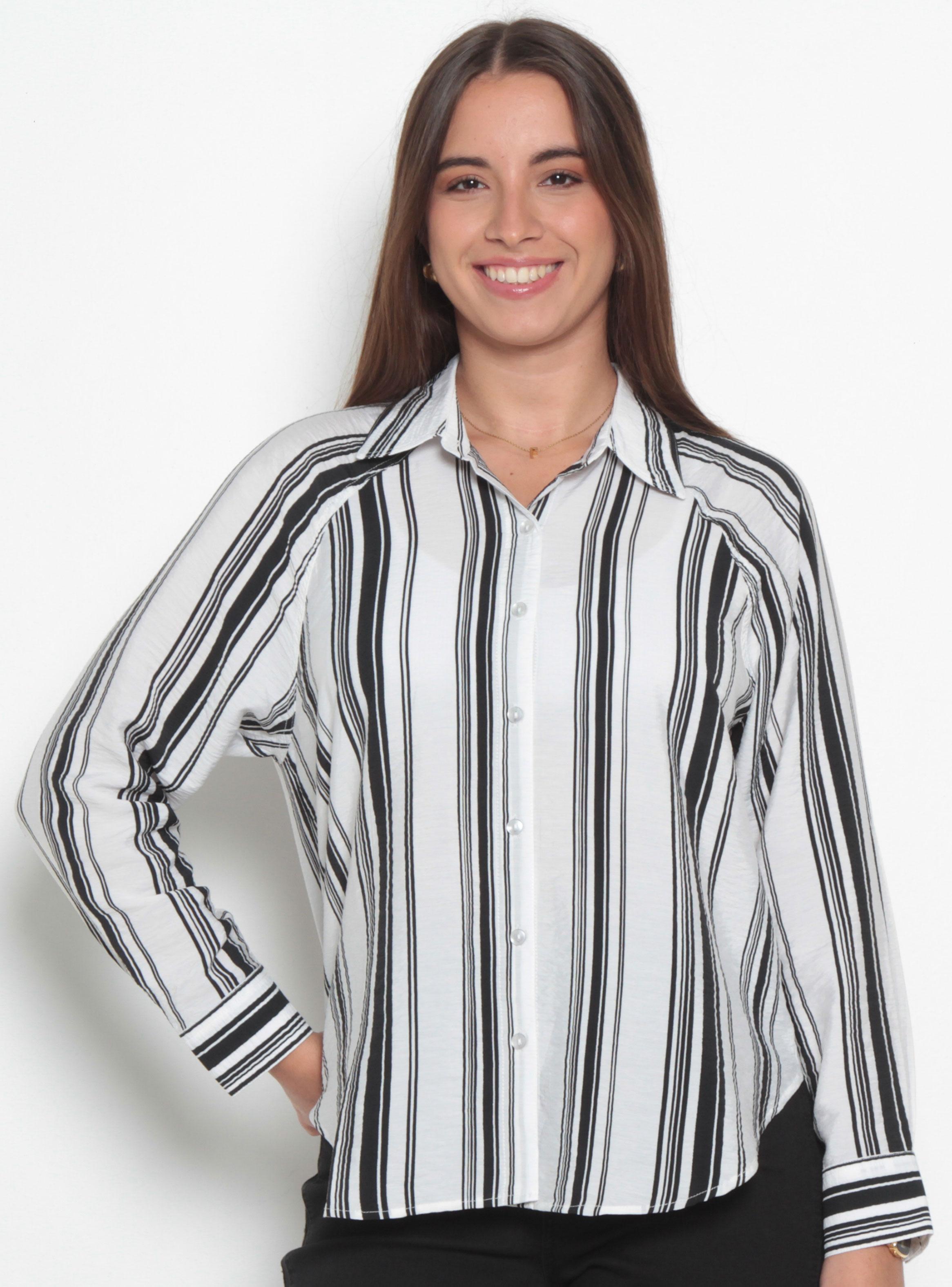 Blusa Listada Manga Larga Abotonada en Delantero-0