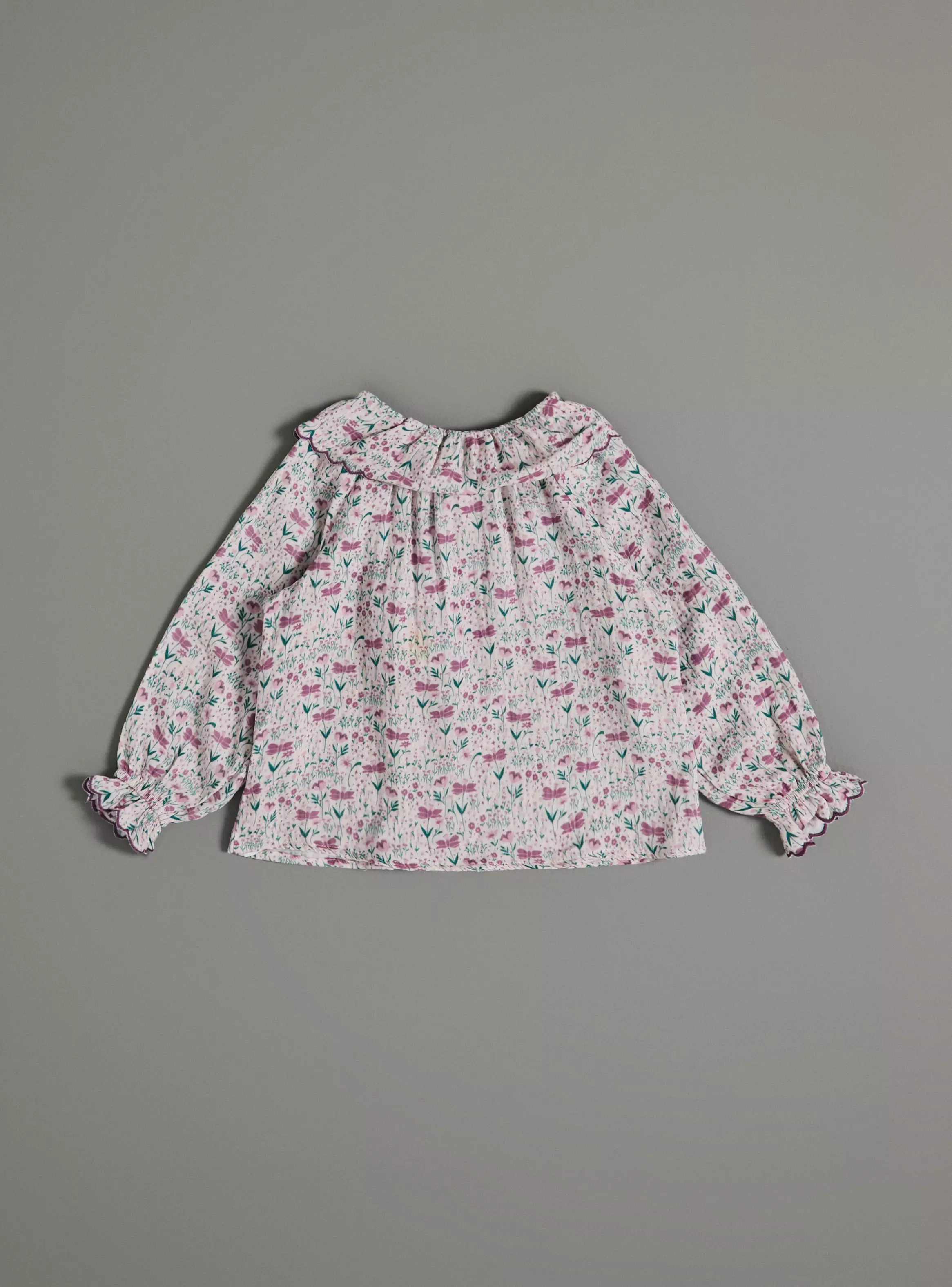 Blusa Estampado Floral Puños Elasticados y Bordado en Cuello-2