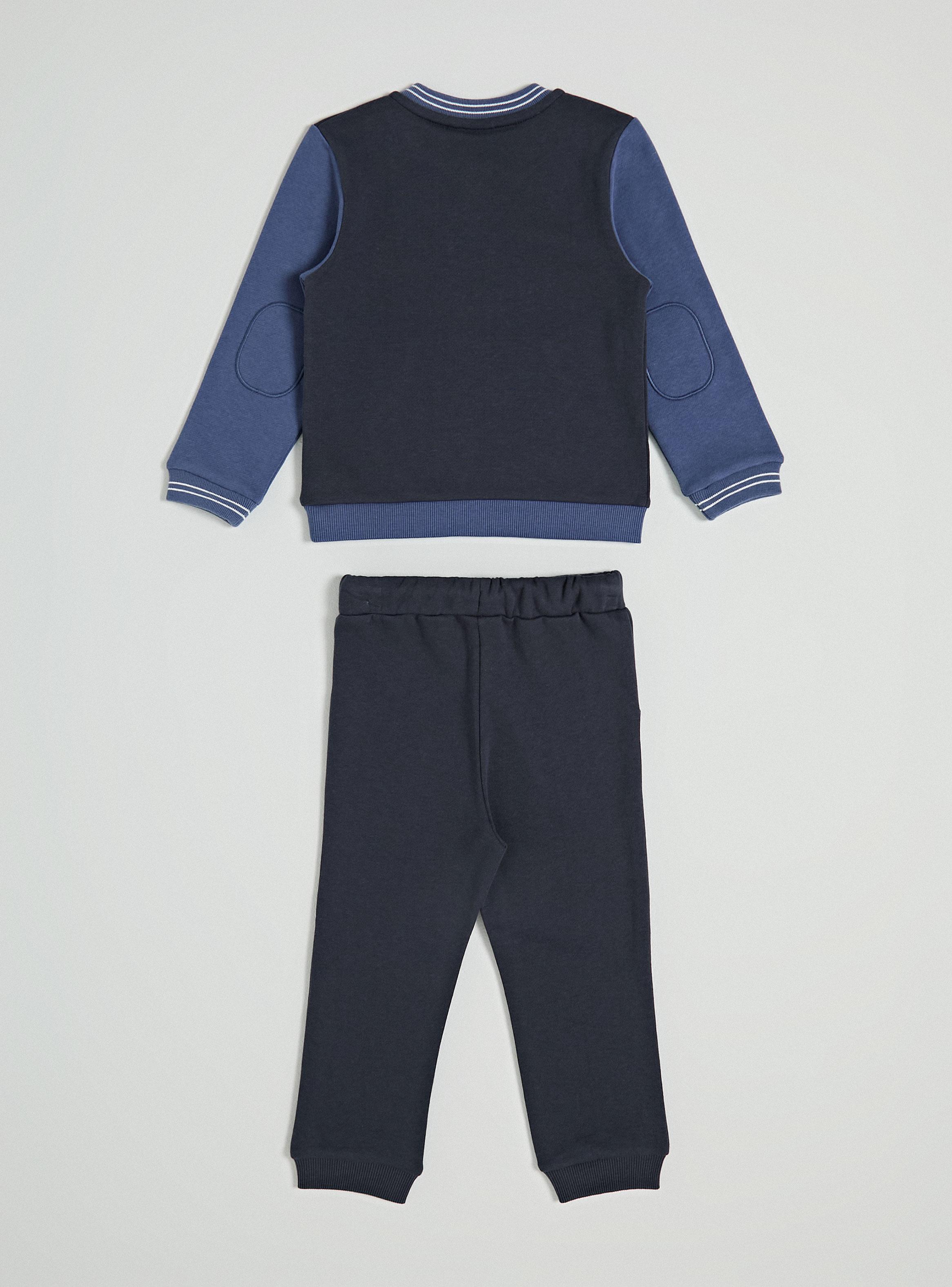 Buzo Estilo Varsity Half Snap con Letra en Pecho-2