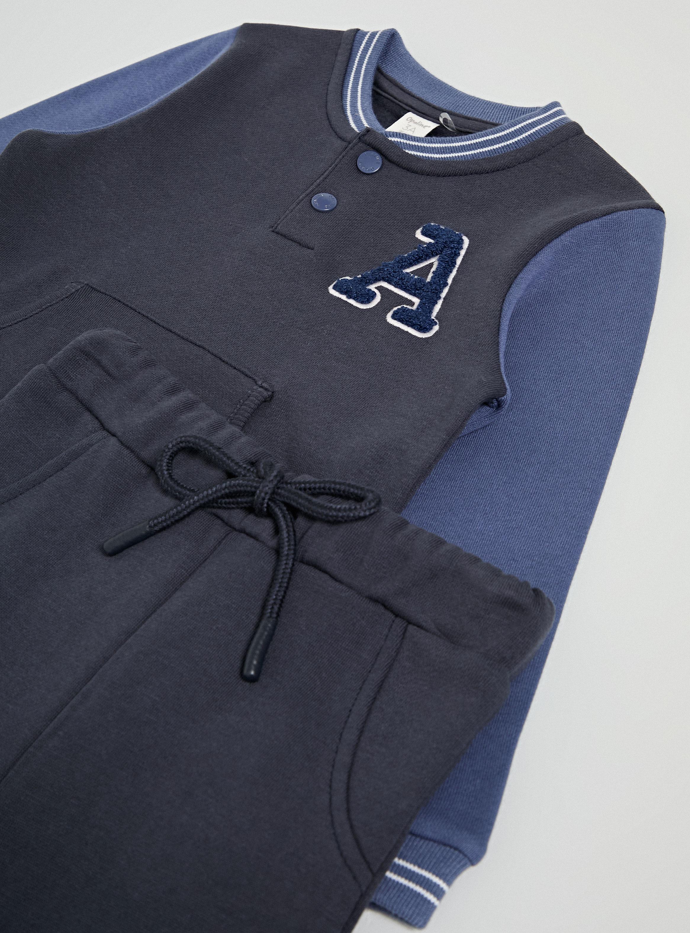 Buzo Estilo Varsity Half Snap con Letra en Pecho-3