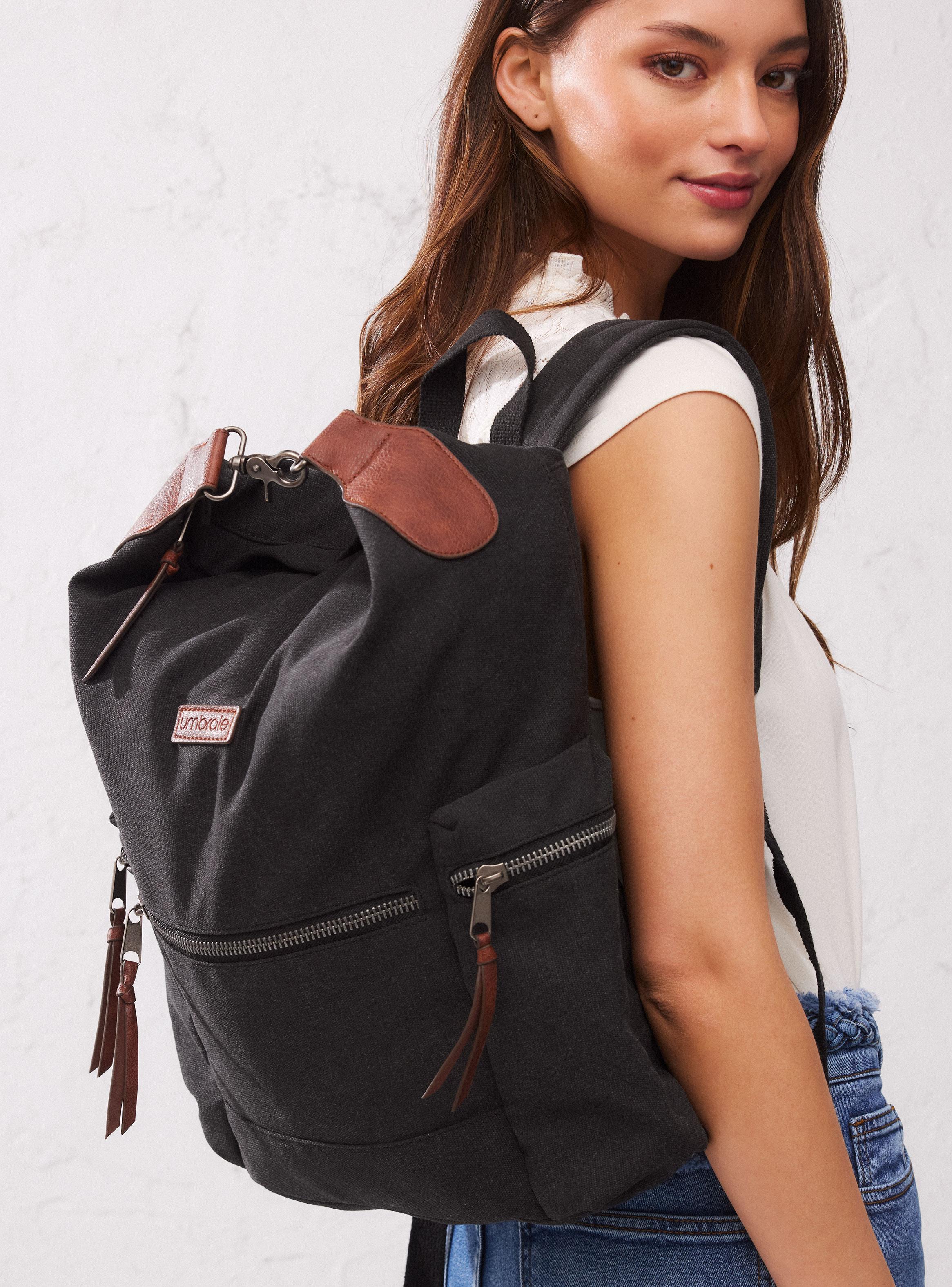 Mochila Urbana Canvas y Detalles en Cuero-1