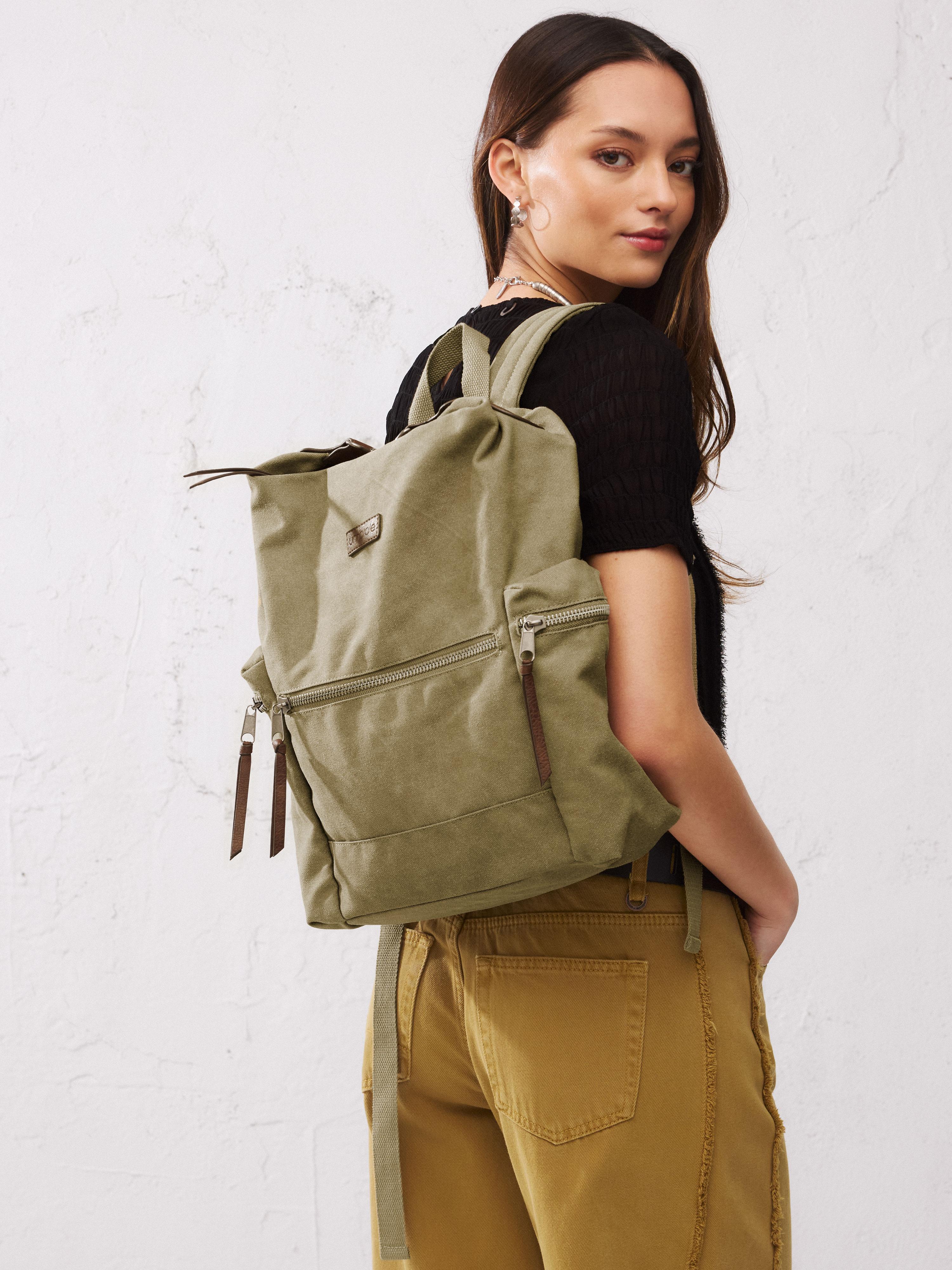 Mochila Urbana Canvas y Detalles en Cuero-0