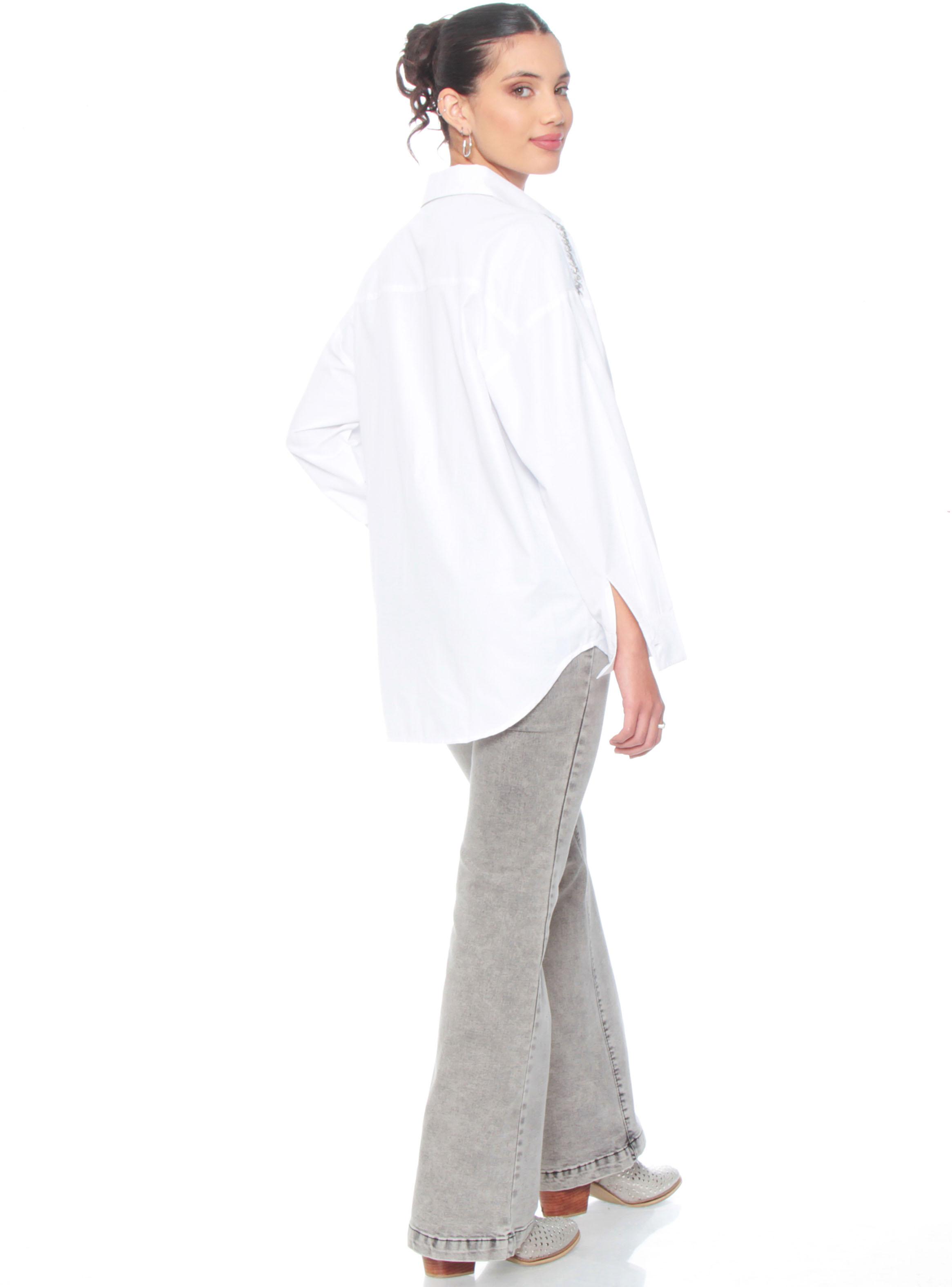 Blusa Abotonada con Bolsillos y Aplicación Hombro-4