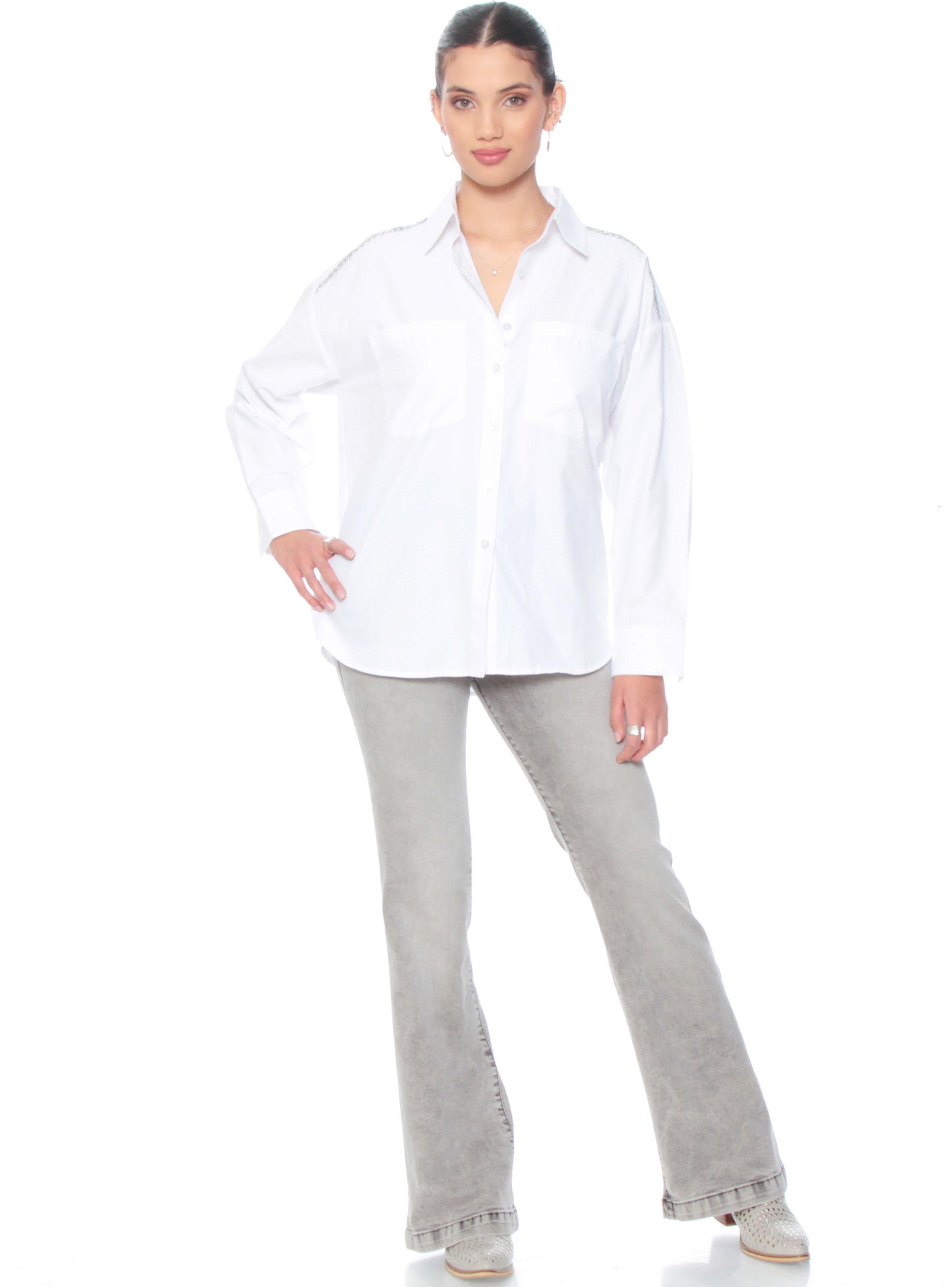 Blusa Abotonada con Bolsillos y Aplicación Hombro-3