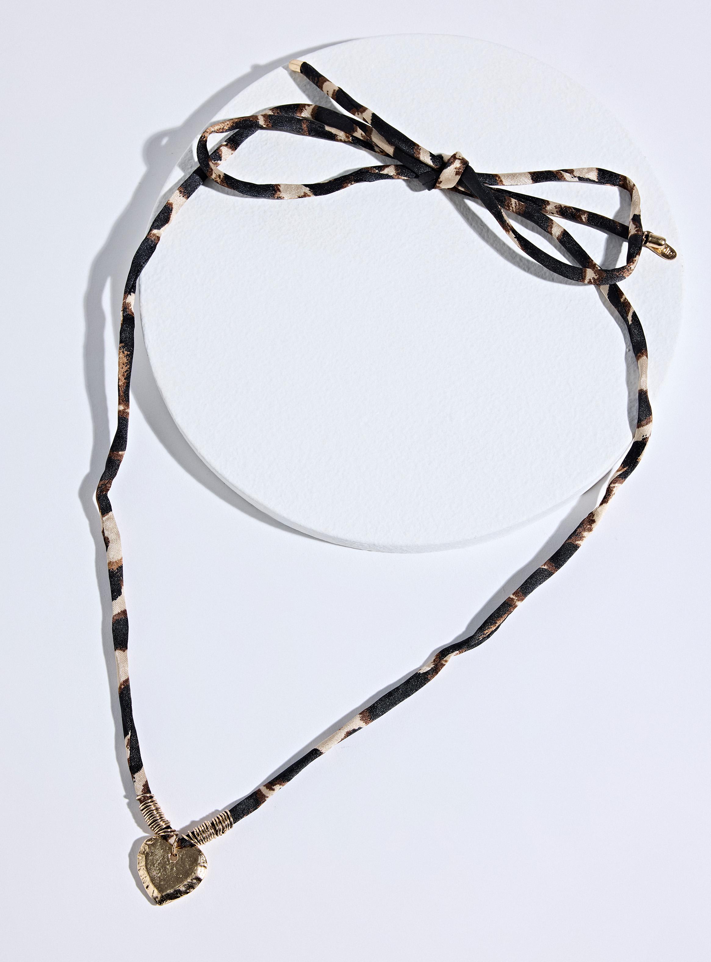 Collar Tela Estampada y Detalle Corazón-2