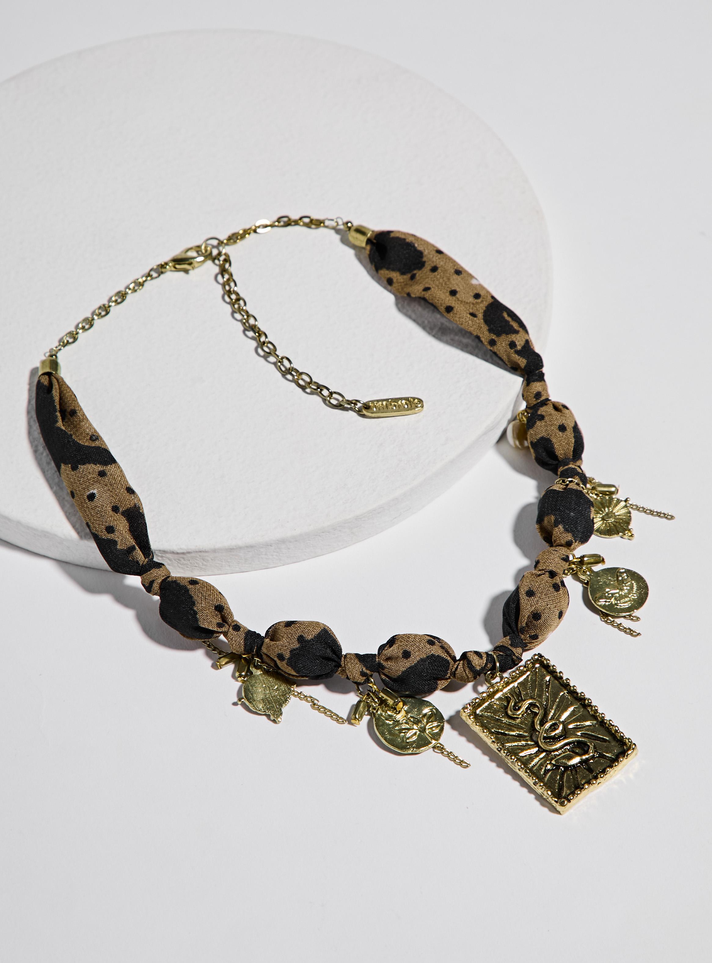 Collar Tela Estampada y Charms-2
