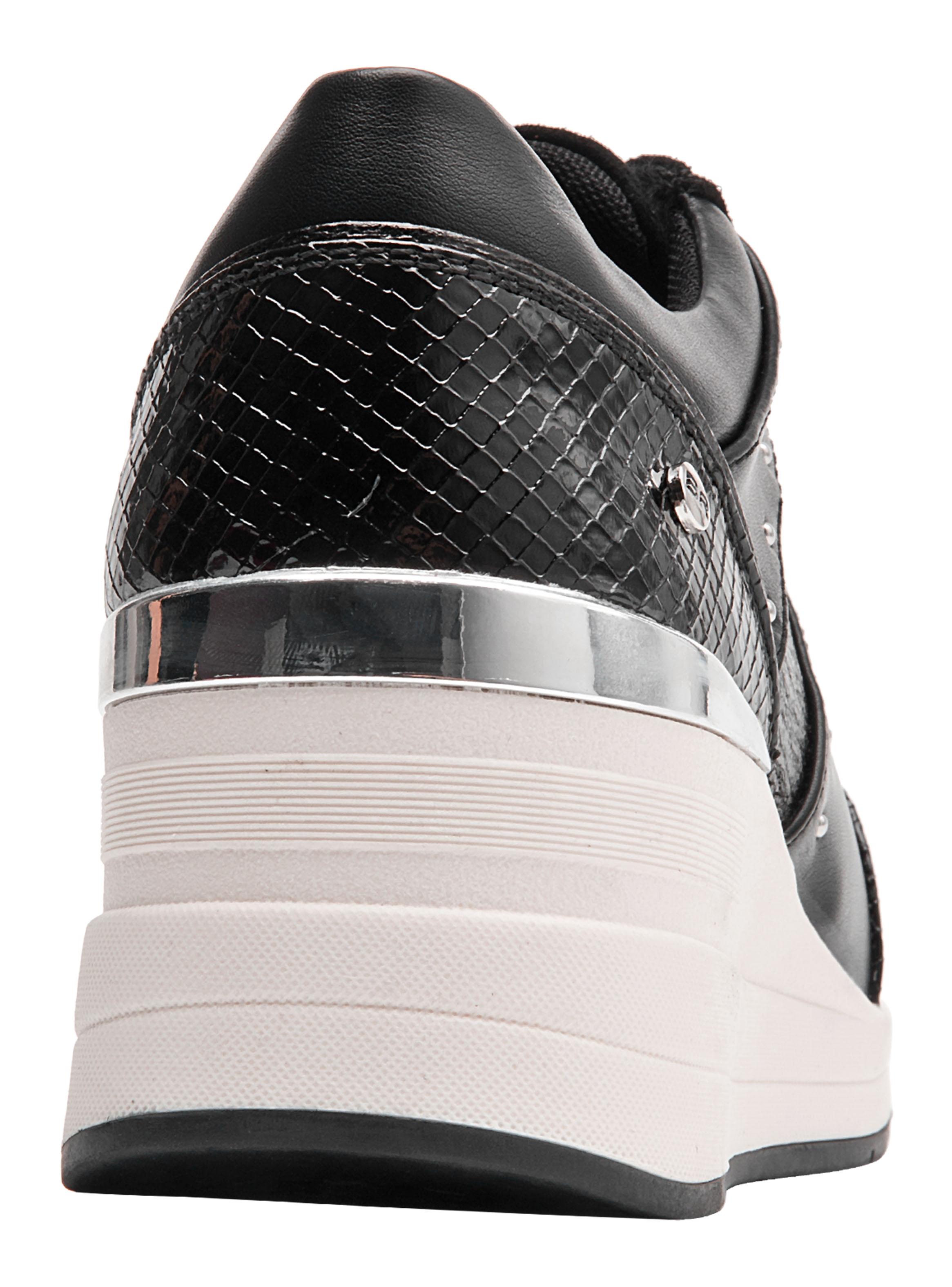 Zapatilla Urbana Blanca BRM0472 con Tachas Mujer-4