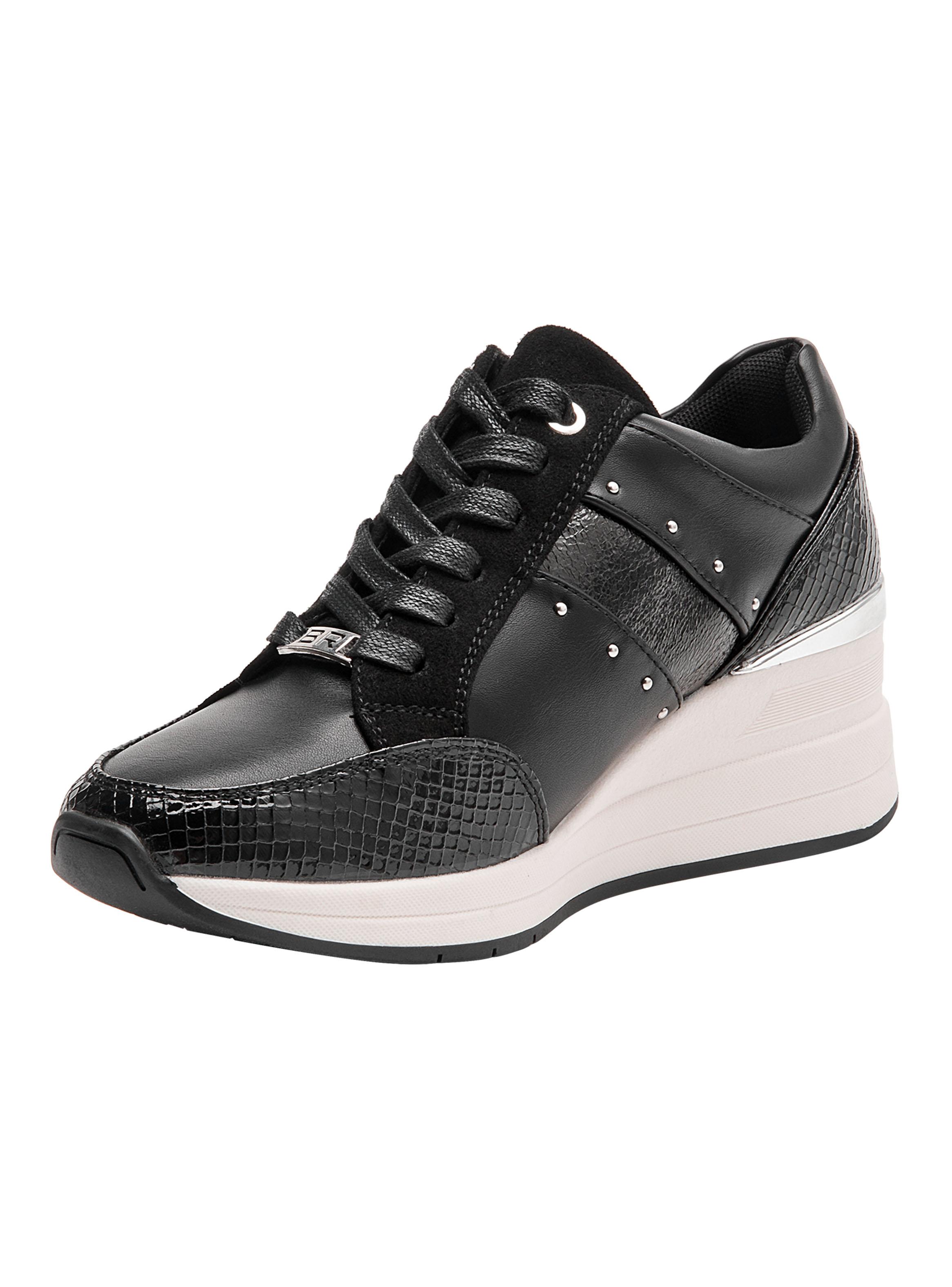 Zapatilla Urbana Blanca BRM0472 con Tachas Mujer-3