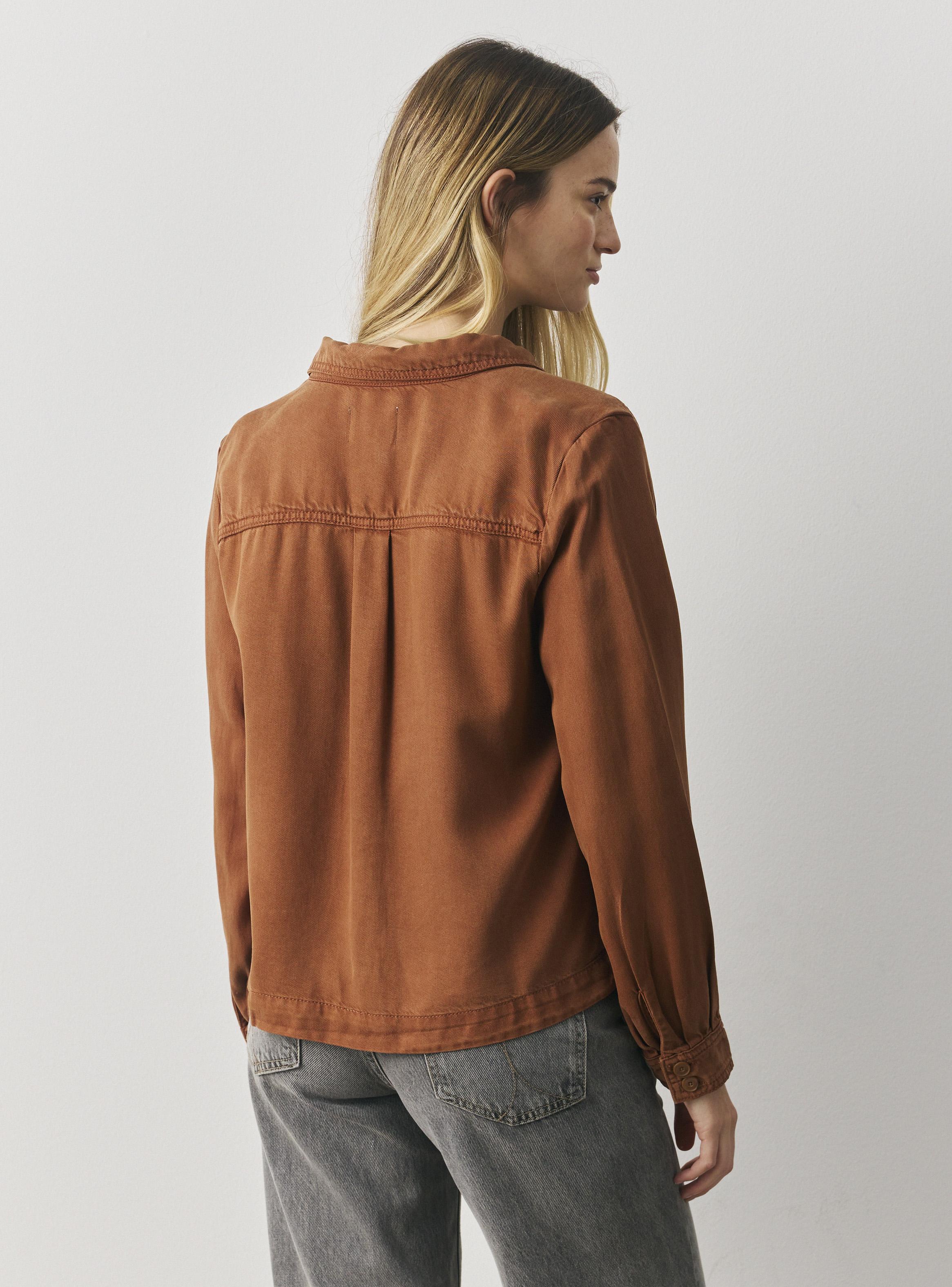 Blusa con Bolsillos con Tapetas-1