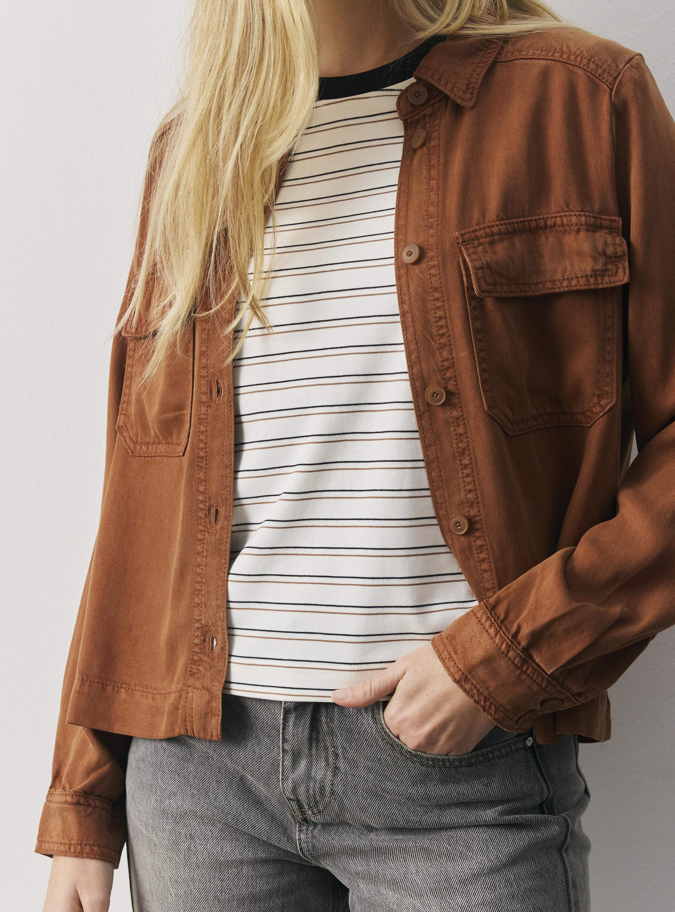 Blusa con Bolsillos con Tapetas-3