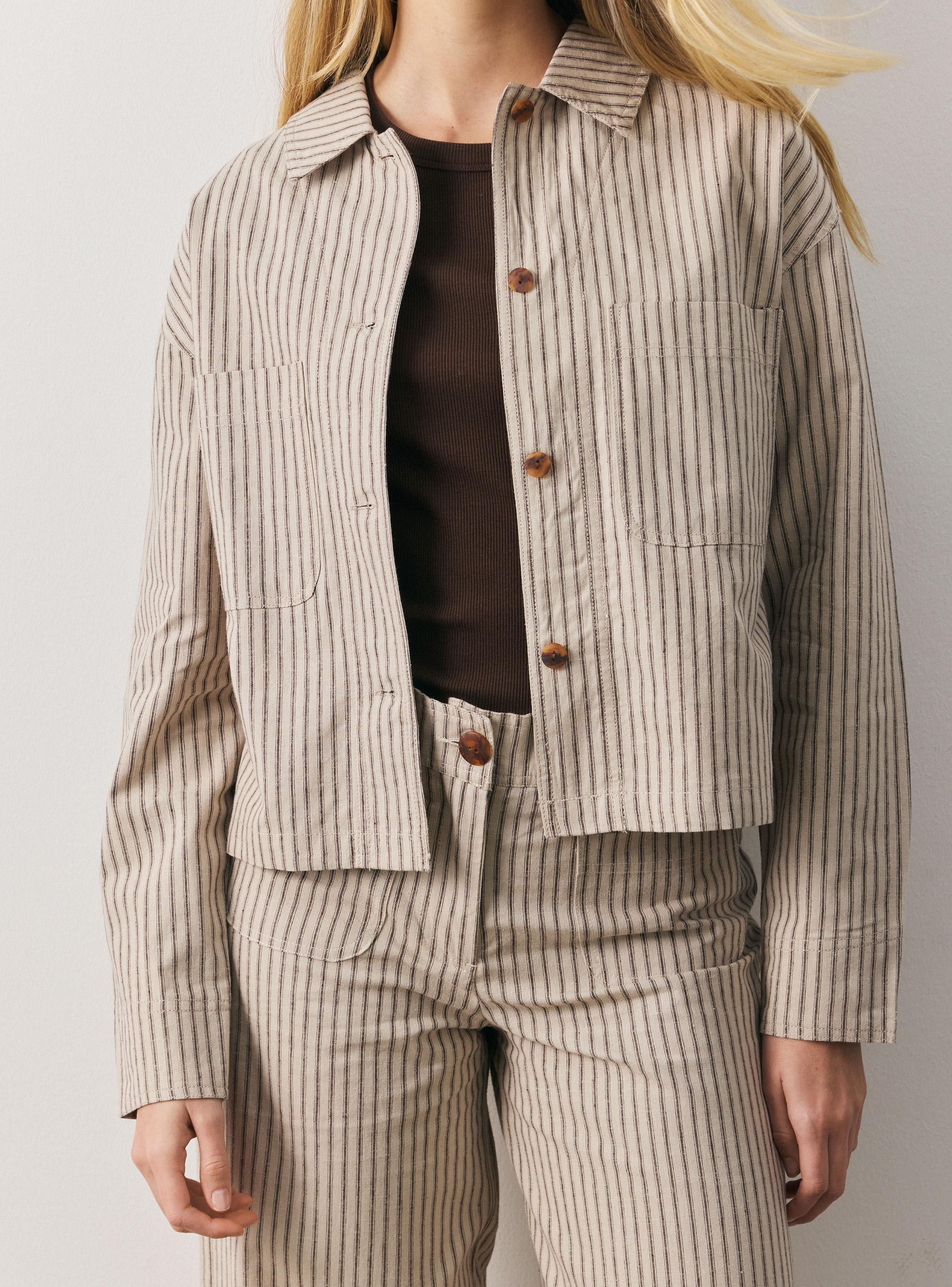 Chaqueta Rayada con Bolsillos-3