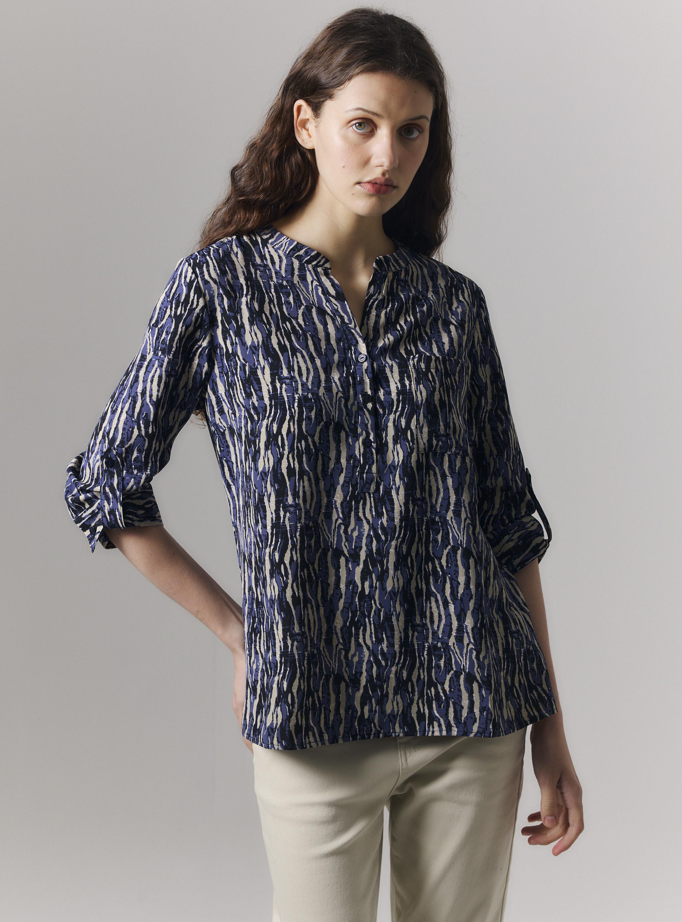Blusa Cuello V Calce Regular con Botones Manga Roll Up-0