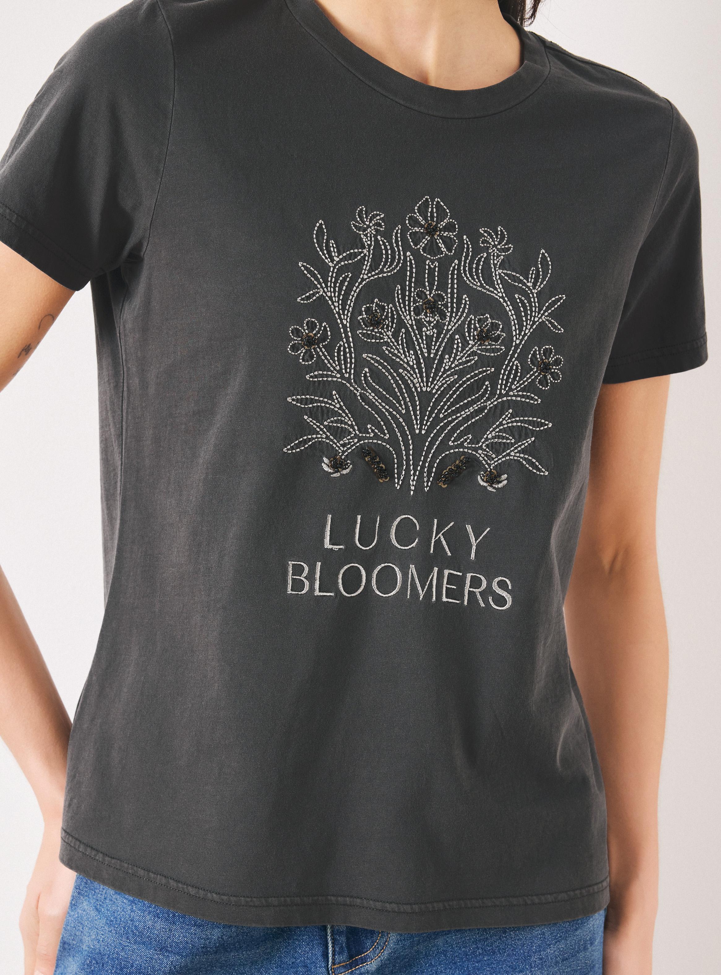 Polera con Aplicación Bordada y Proceso de Teñido-3