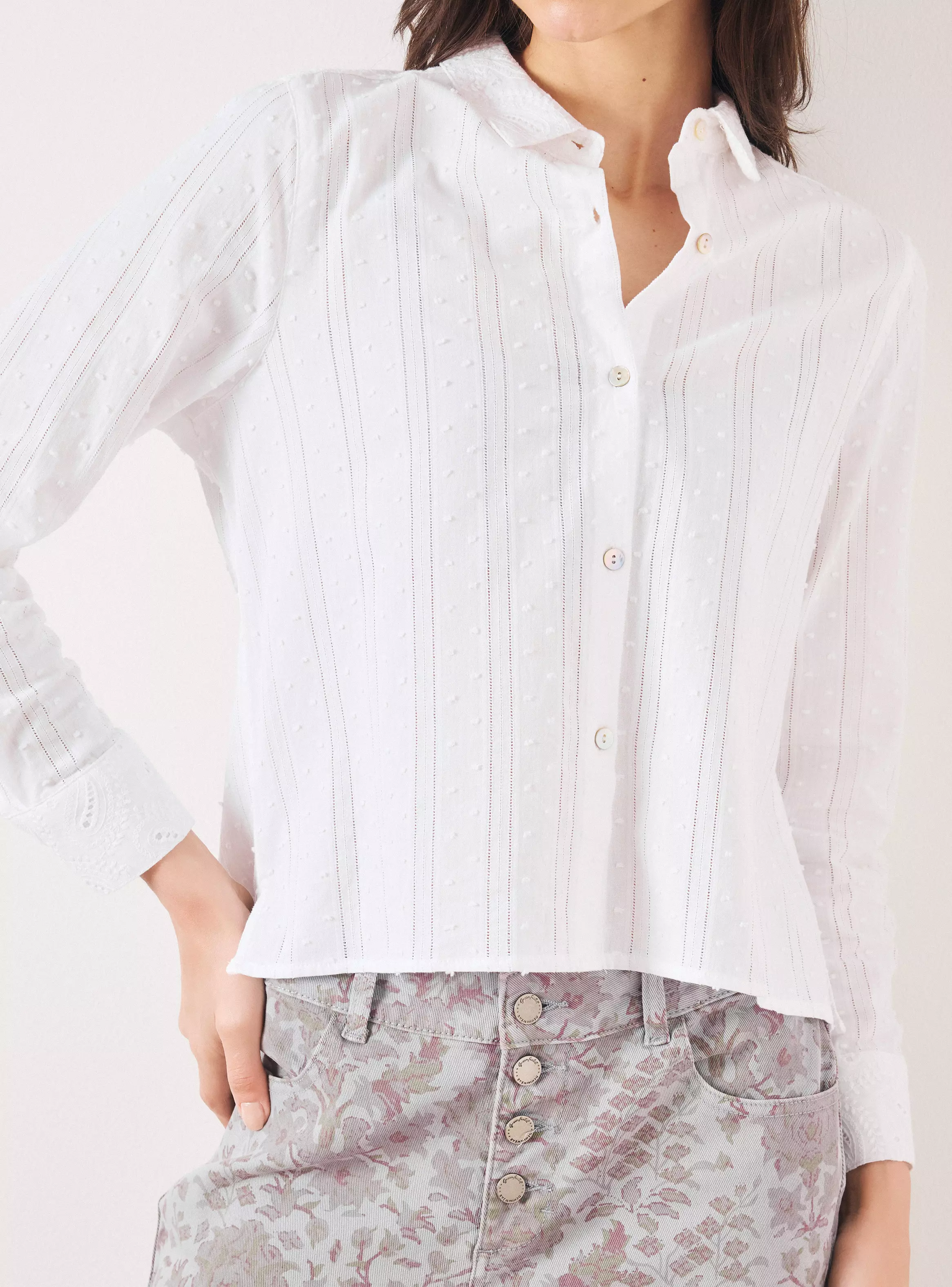 Blusa Cuello Camisero Tela Fantasía Listada con Relieve-3