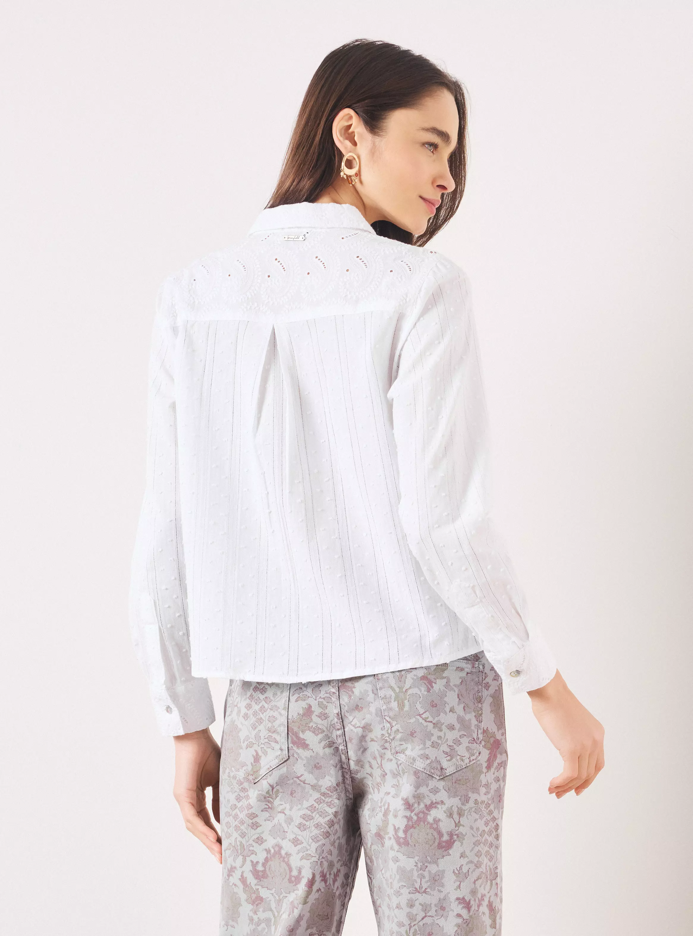 Blusa Cuello Camisero Tela Fantasía Listada con Relieve-1