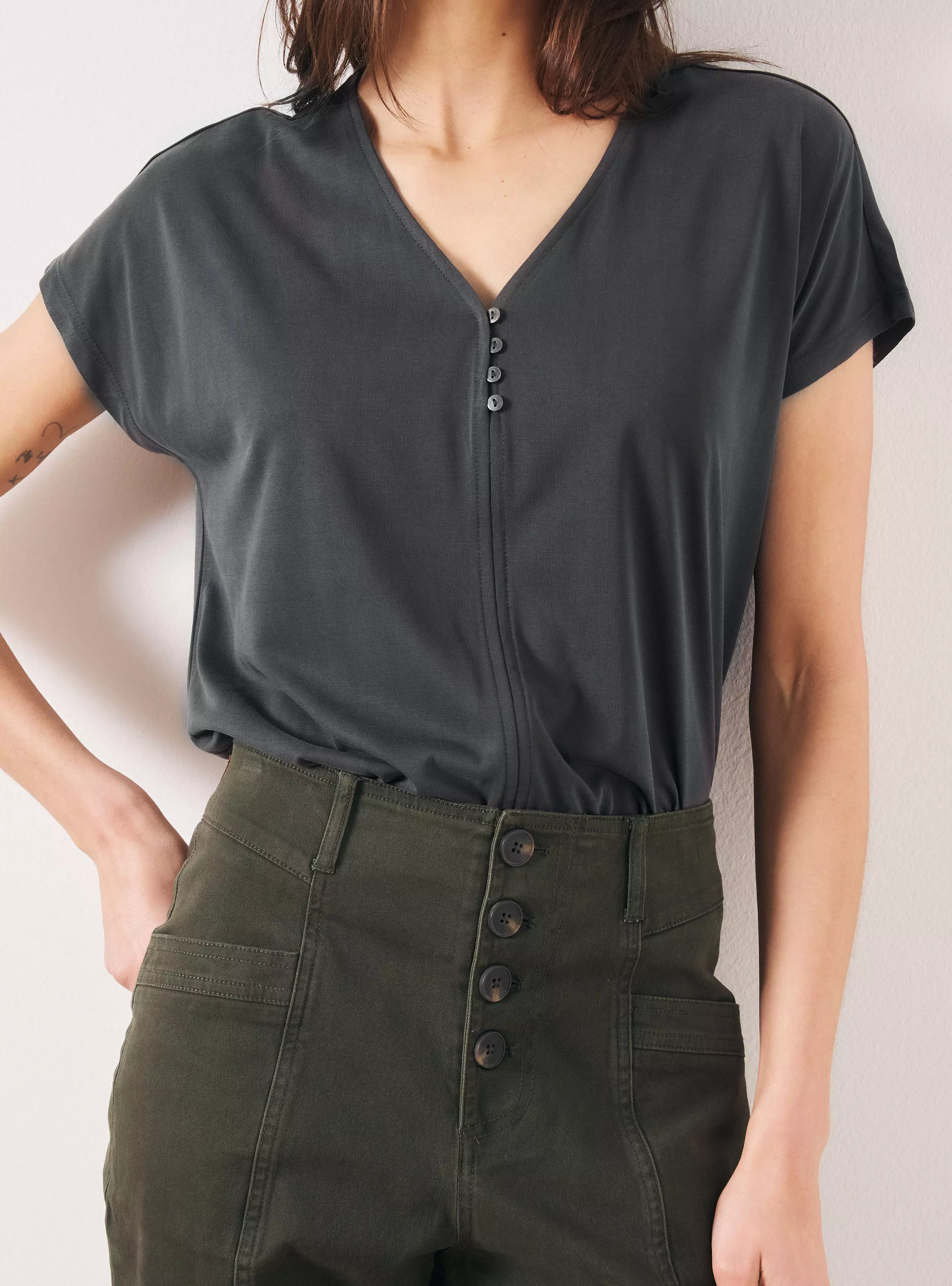 Polera Tacto Suave con Manga Caída y Botones-3