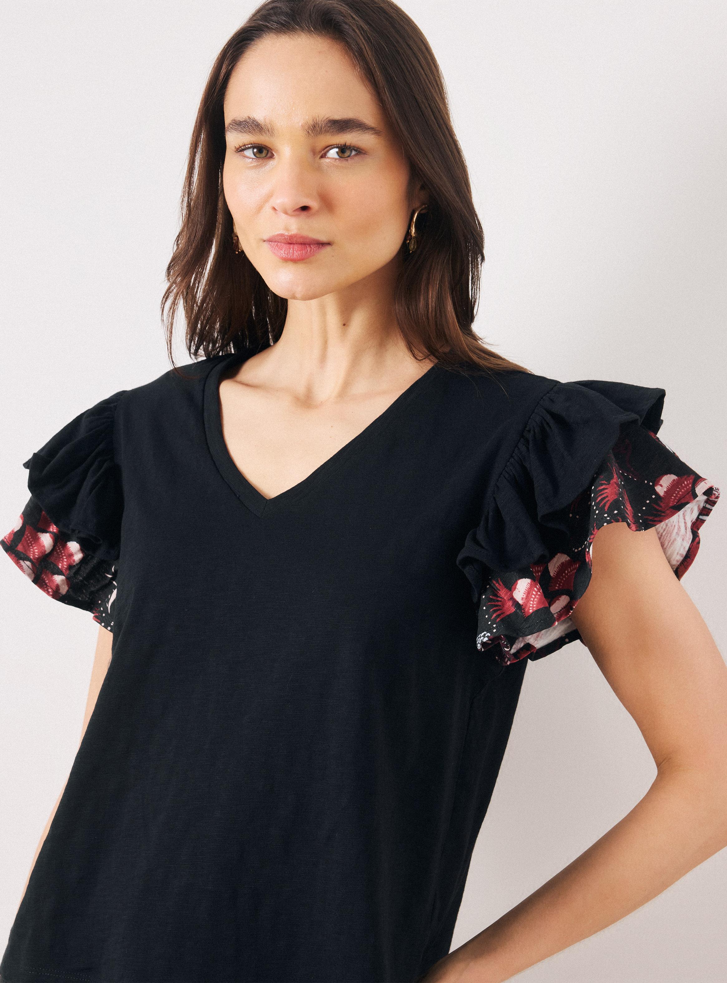 Polera Cuello V Doble Manga de Volantes Detalle Estampado-2
