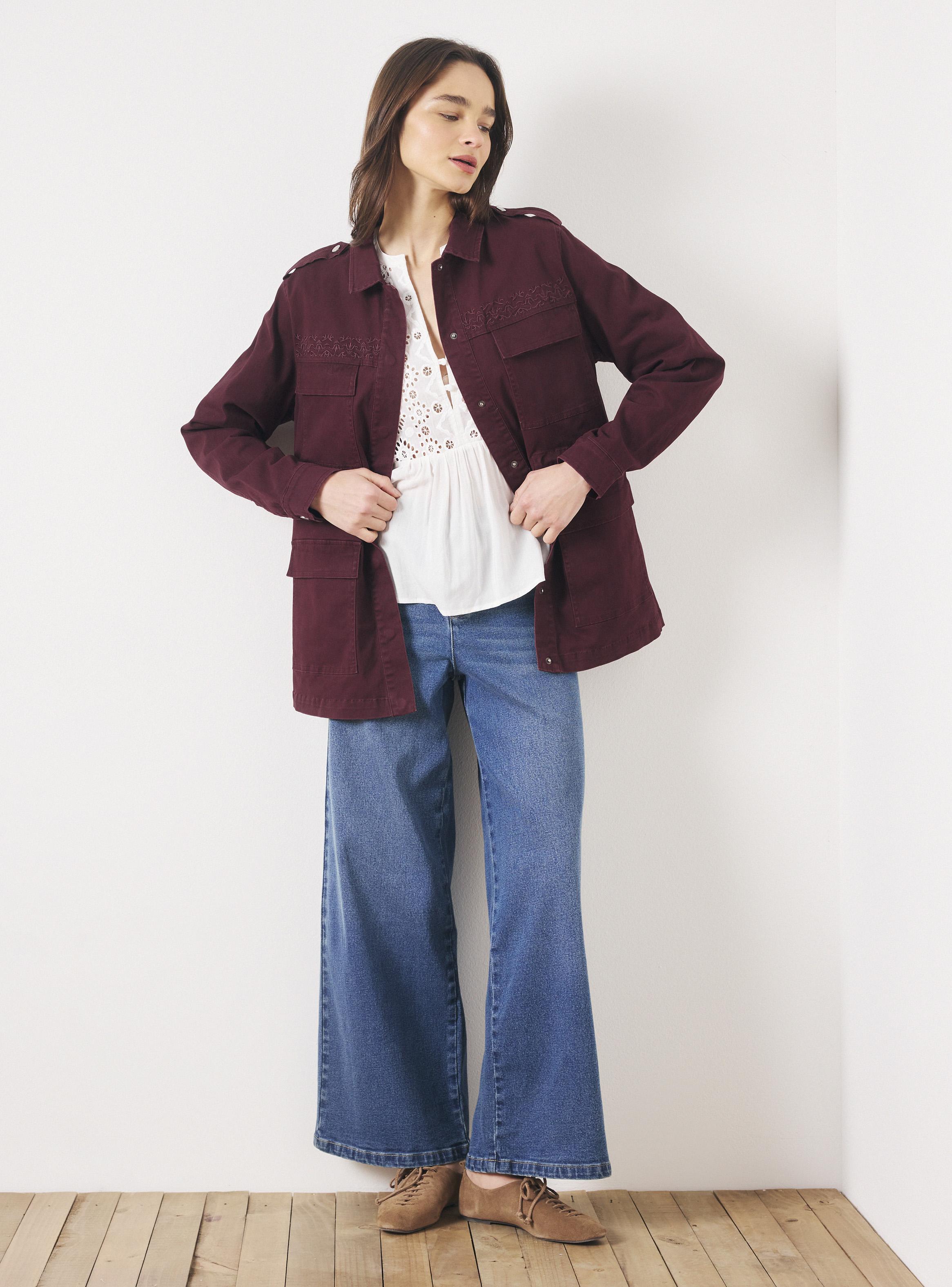 Chaqueta Militar Bordada con Ajustador en Cintura y Broches-4