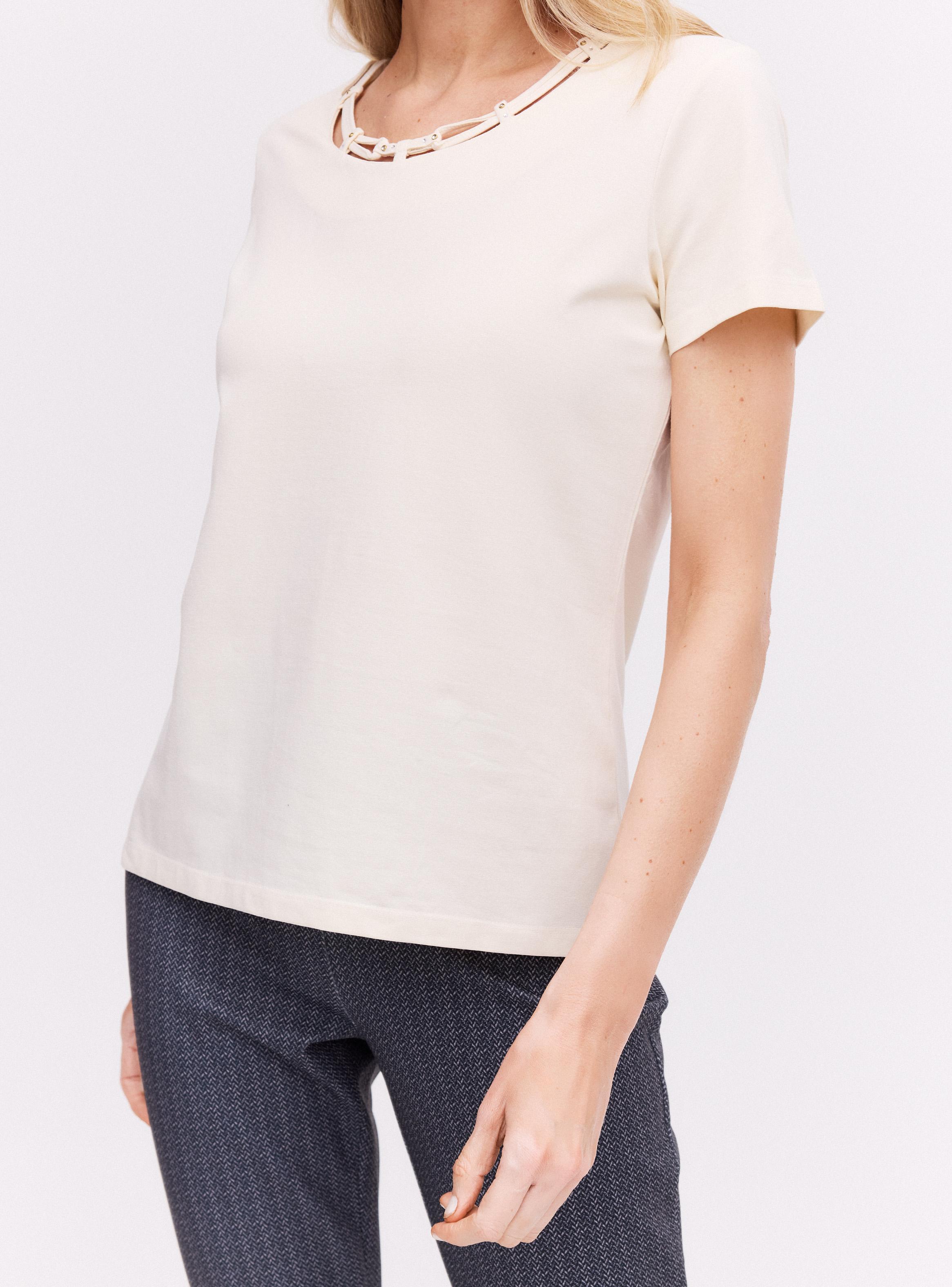 Polera Cuello Redondo con Tiras Cruzadas y Strass-3