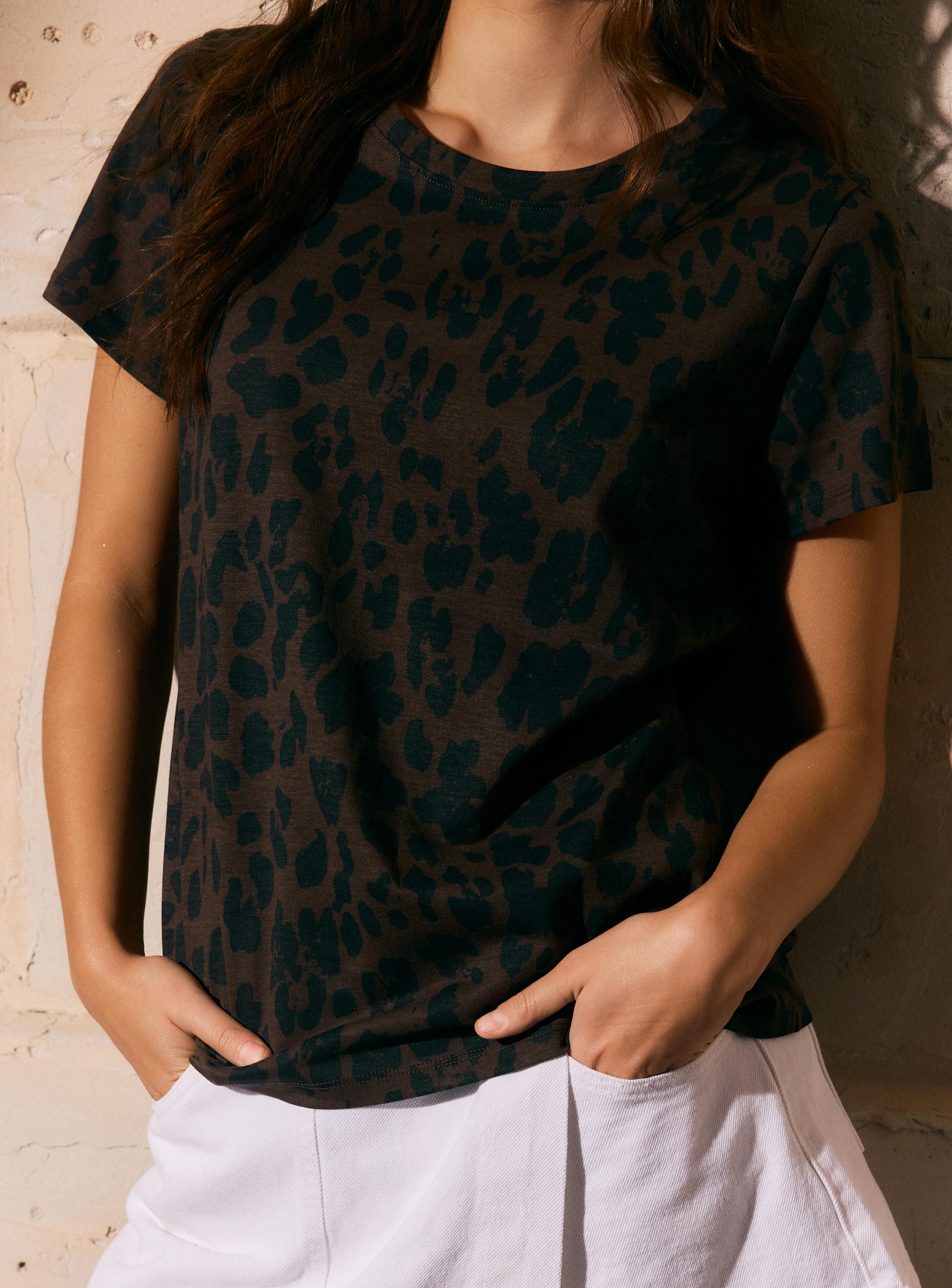 Polera Manga Corta Cuello Redondo y Estampado-3