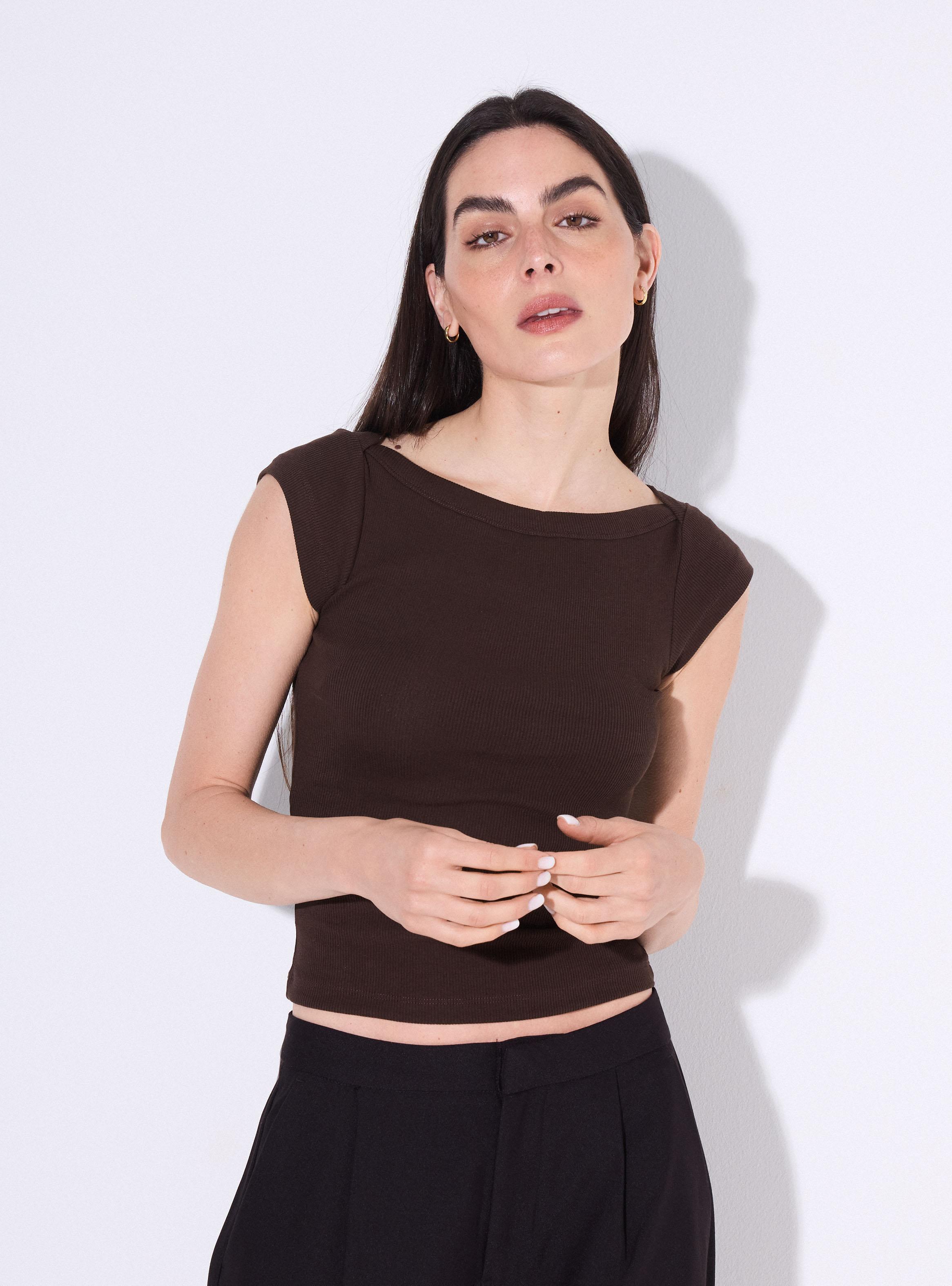 Polera Manga Corta Acalanada Cuello Bote-0