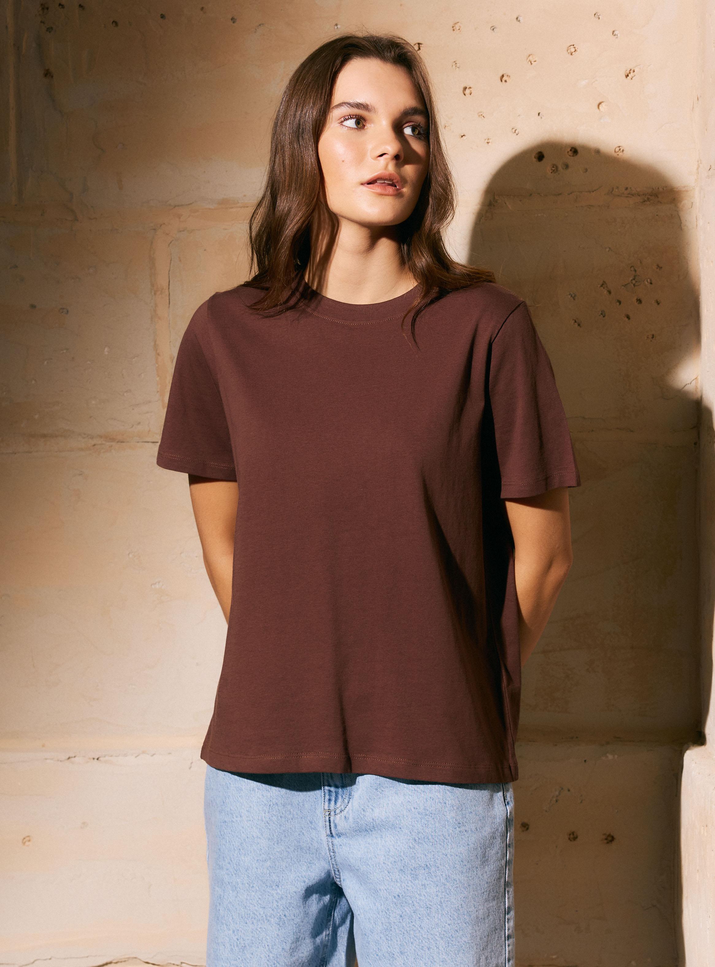 Polera Lisa Manga Corta Cuello Redondo y Calce Regular-0