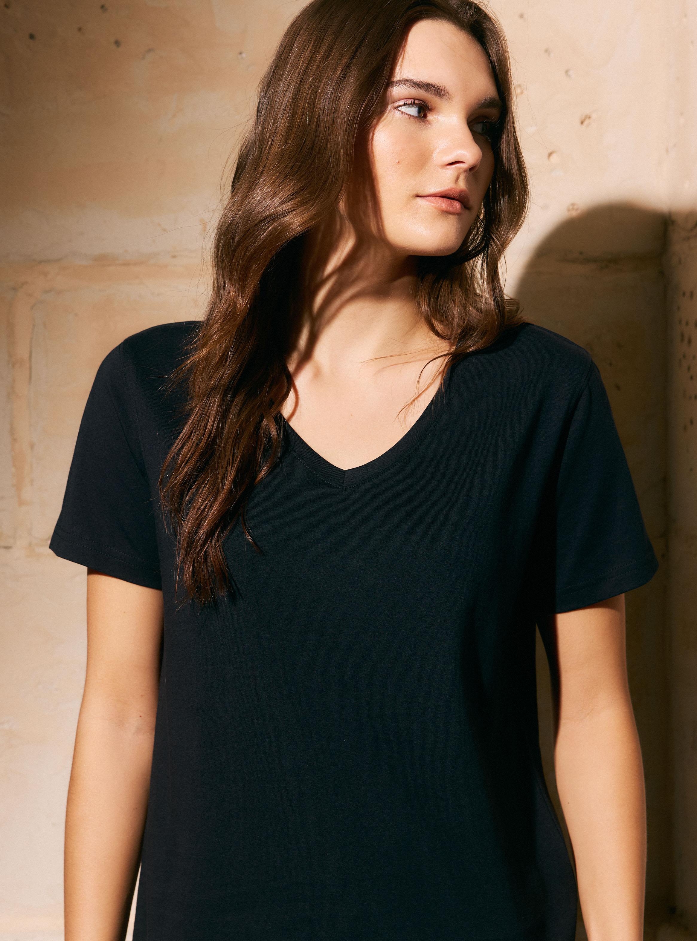 Polera Manga Corta Cuello V-2