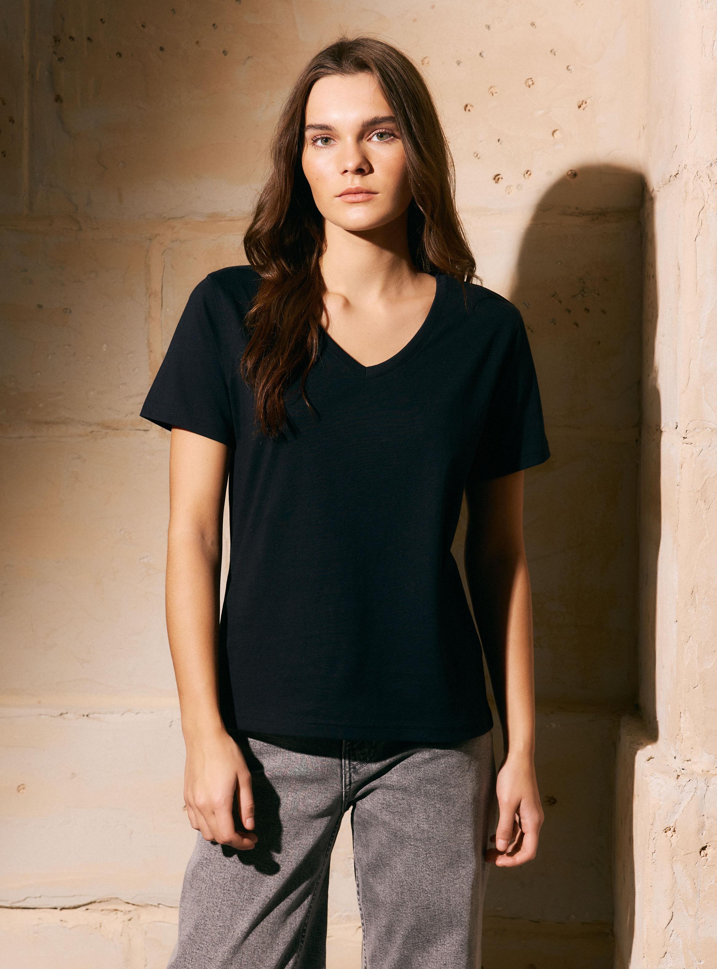 Polera Manga Corta Cuello V-0