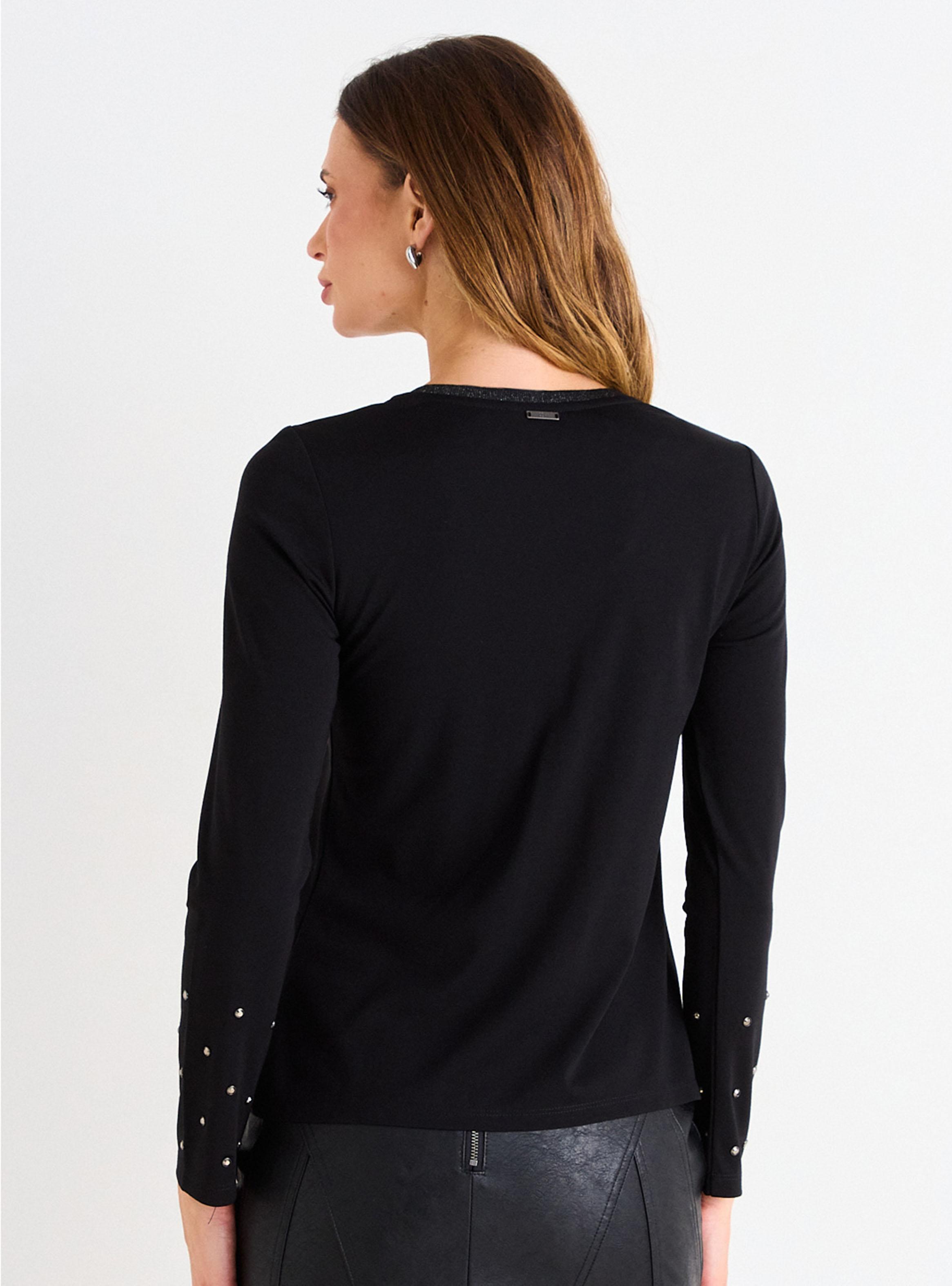 Polera Lisa Manga Larga Detalle en Cuello y Mangas-1