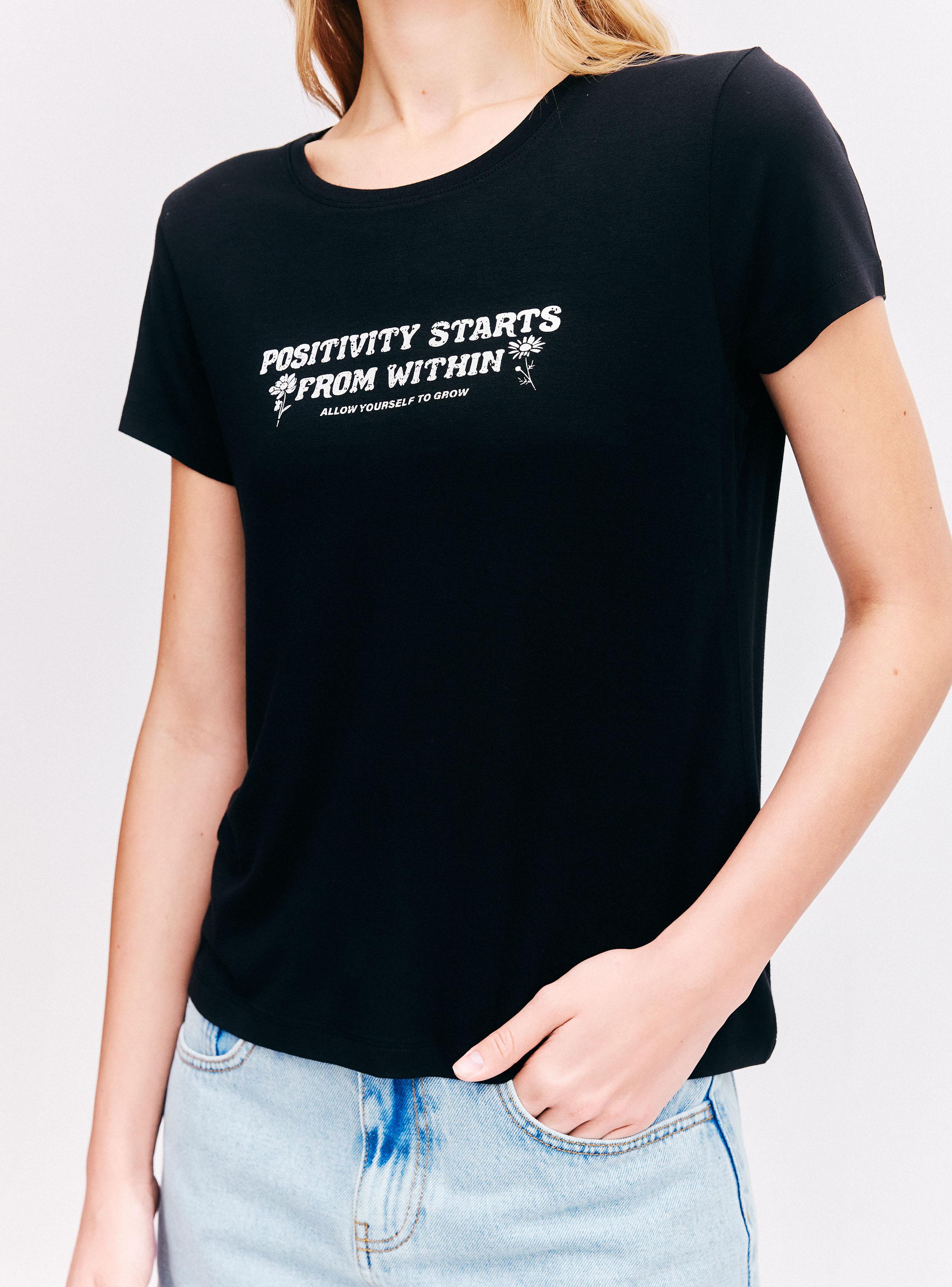 Polera Texto con Brillos Manga Corta-3