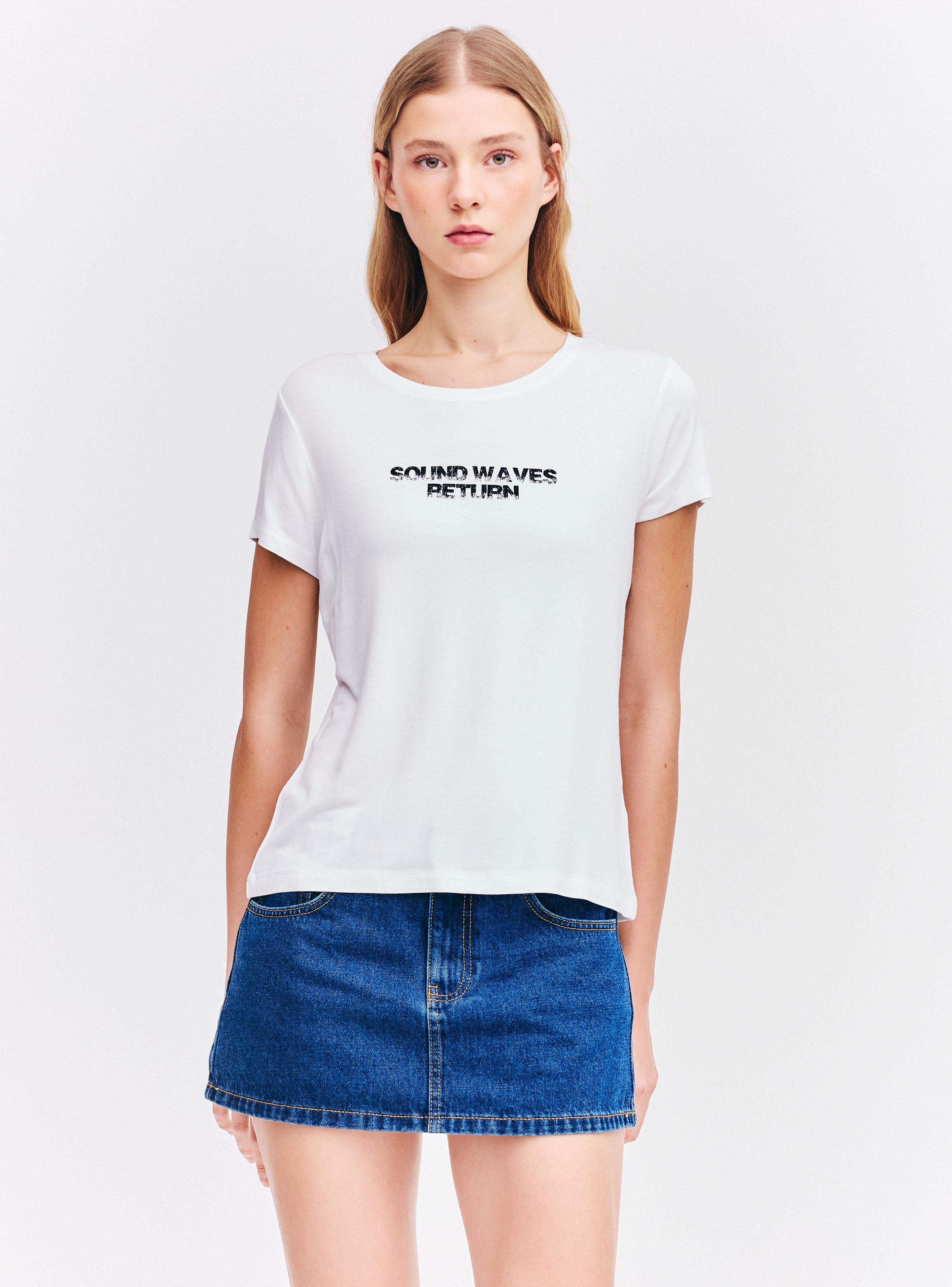 Polera Texto con Brillos Manga Corta-0
