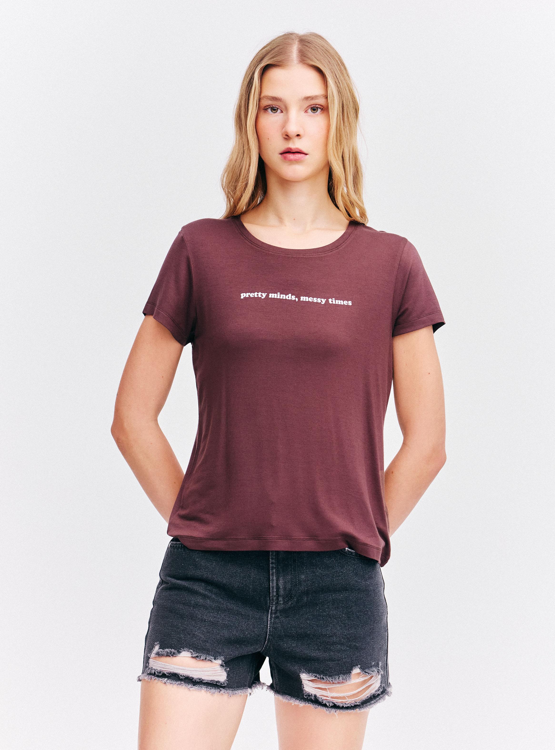 Polera Texto con Brillos Manga Corta-0