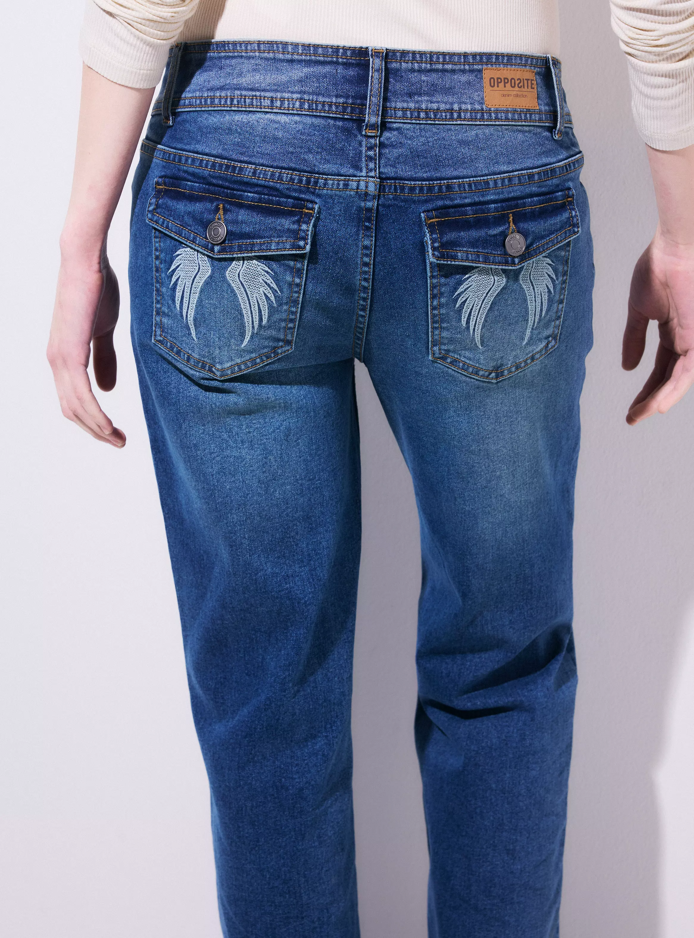 Jeans Flare Fit Medio con Strass Decorativo-2