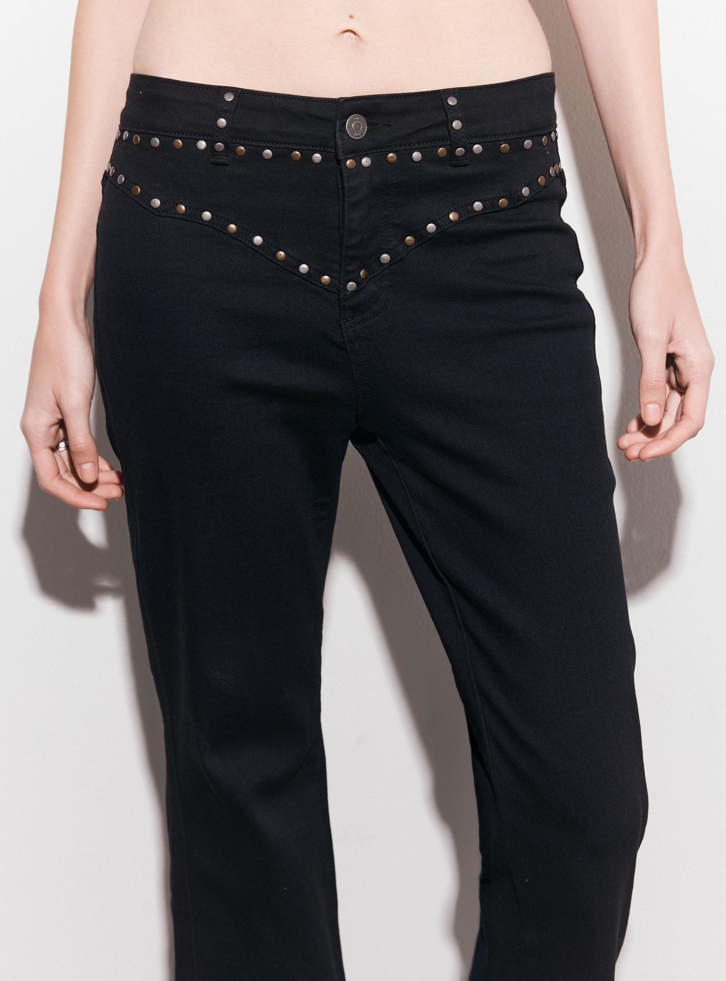 Jeans Flare Fit Bajo con Tachas Elasticado-2