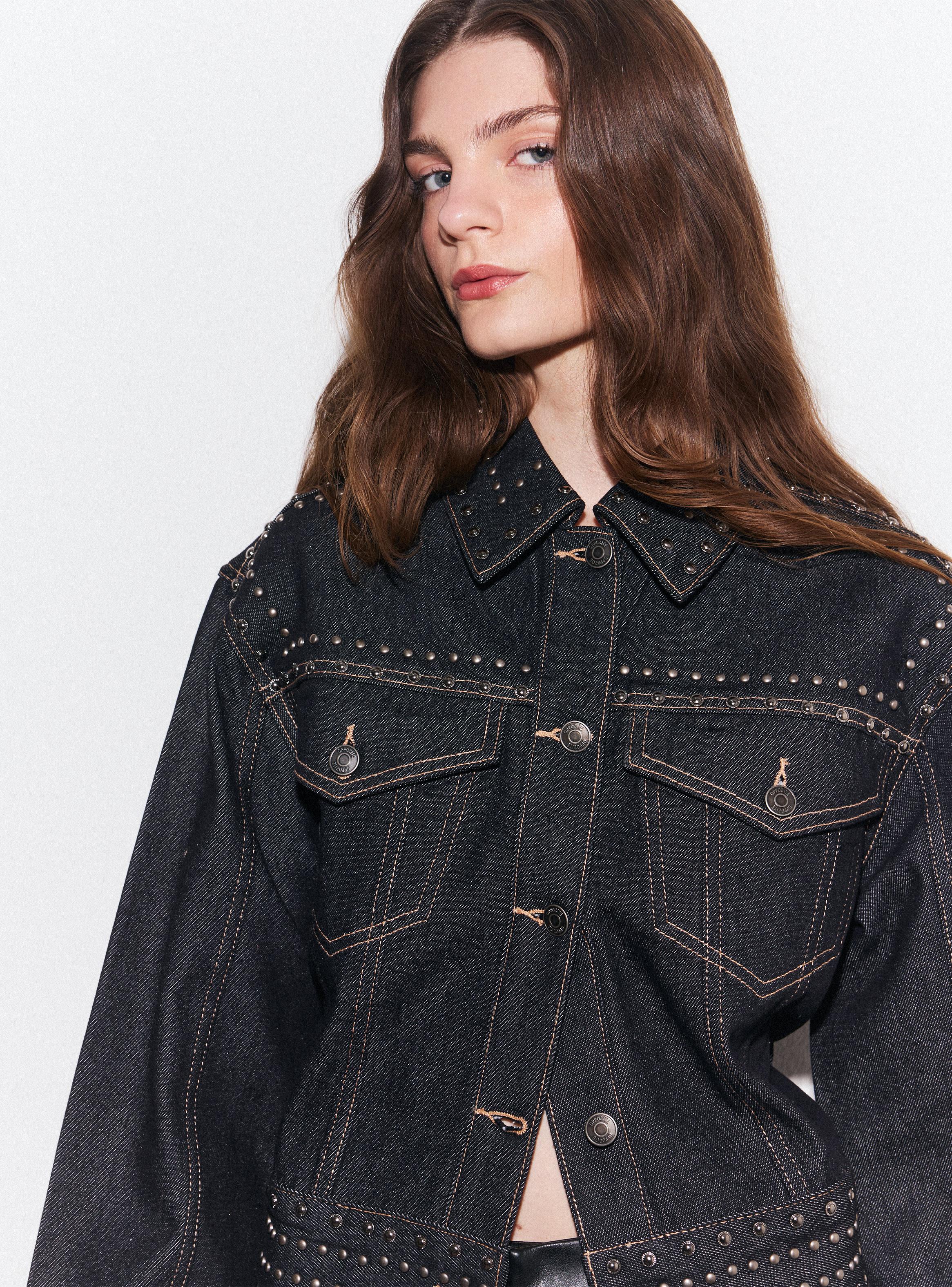 Chaqueta Oversize con Tachas Decorativas-2