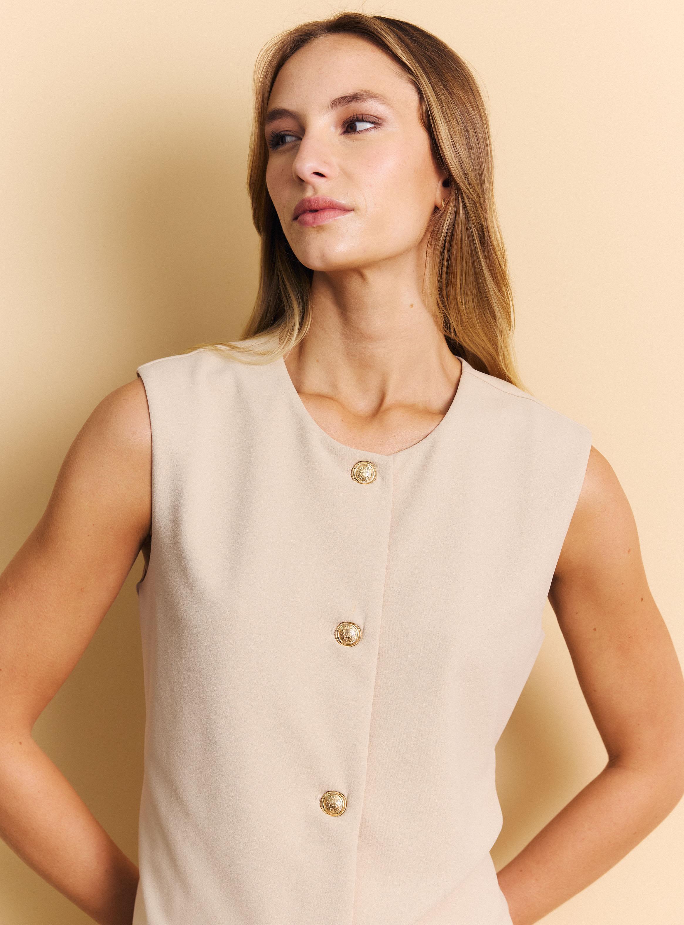Blusa Tipo Vest sin Mangas con Botones Dorados-2